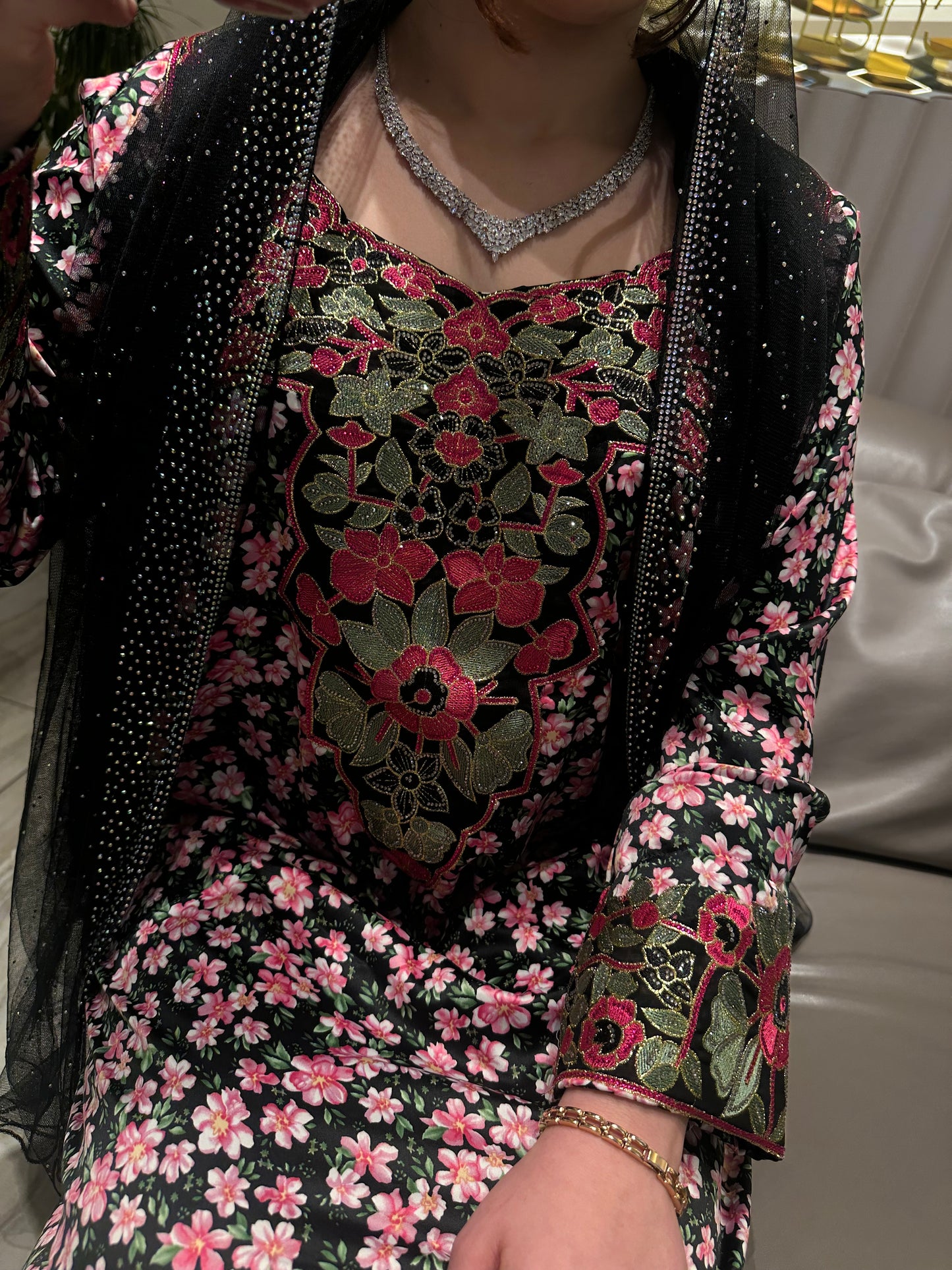 Black and blue mkhawars with chiffon Sheila