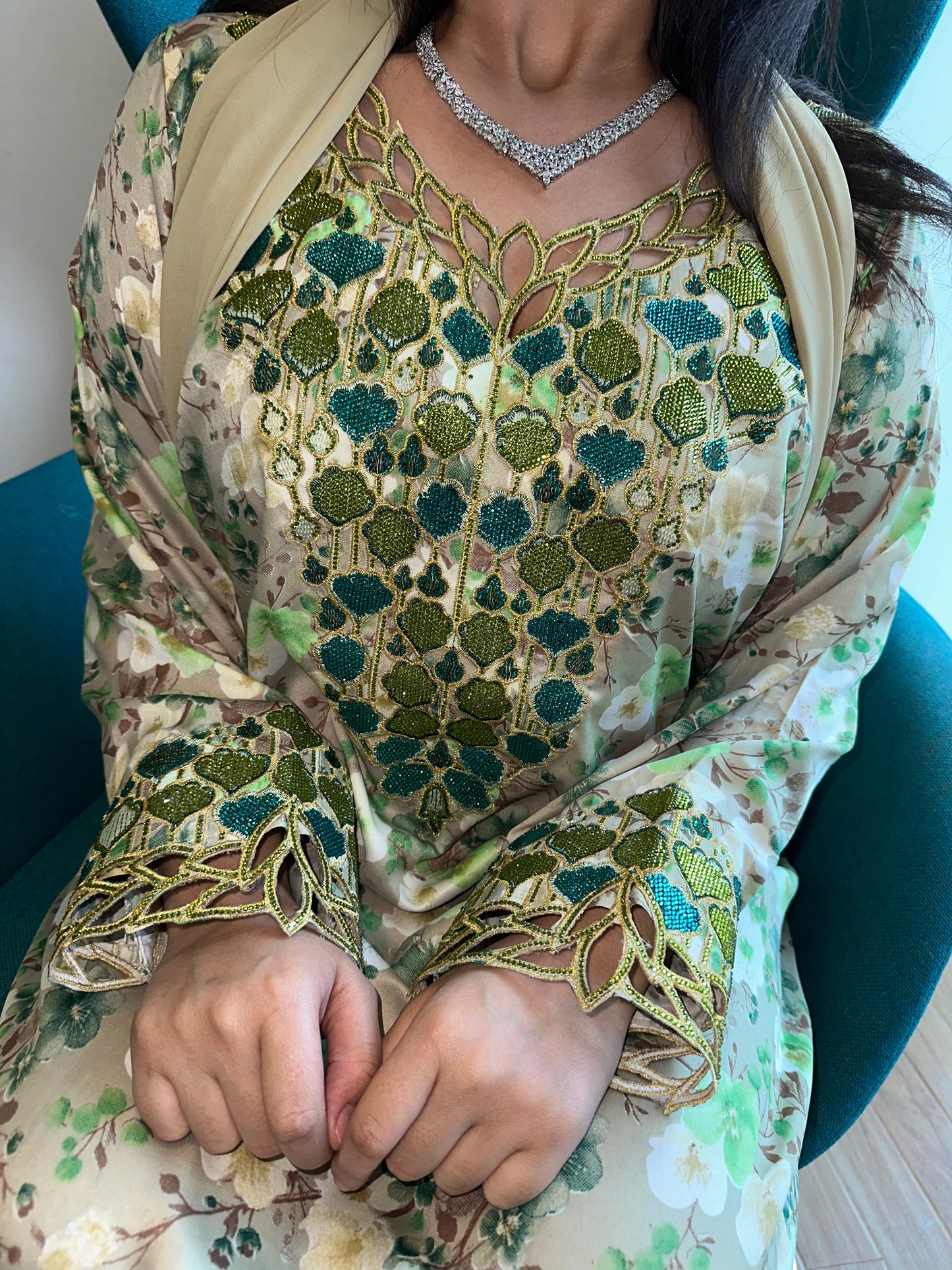 Green mkhawar with matching Sheila