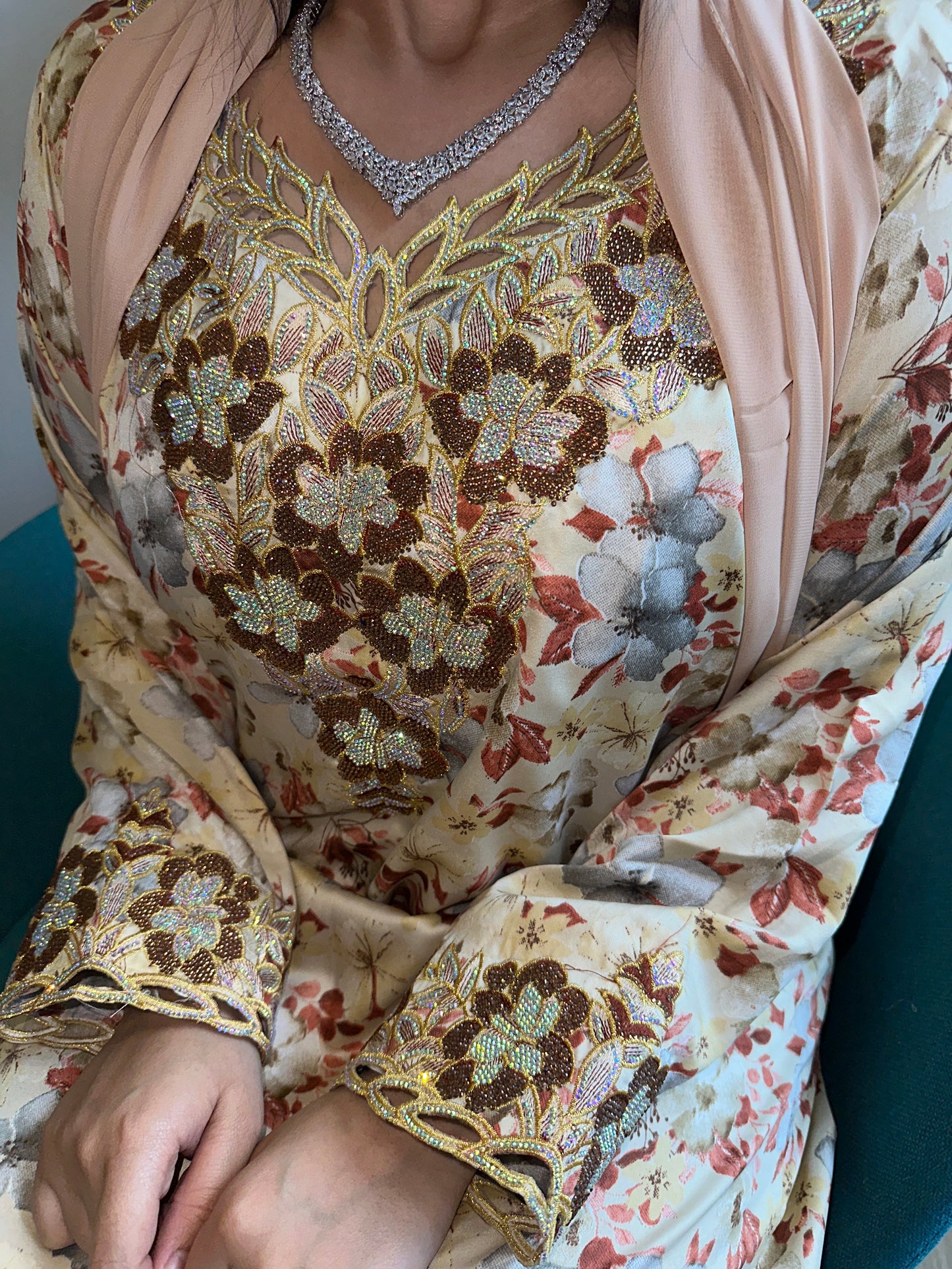 Creamy mkhawar with matching Shiela