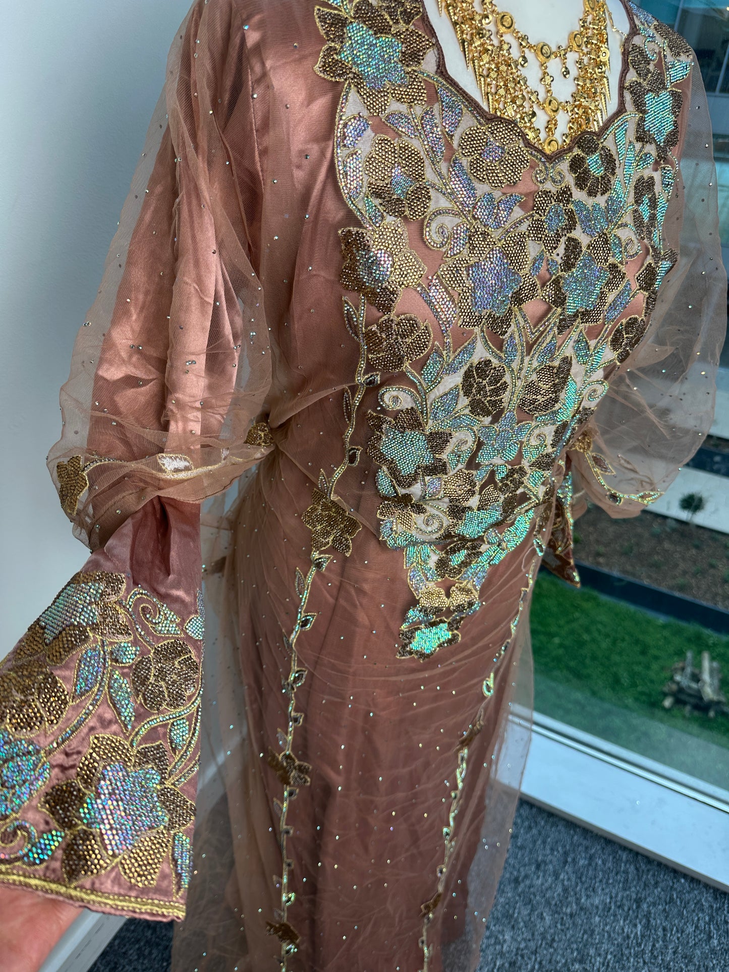 Rose gold Emirati thobe with belt