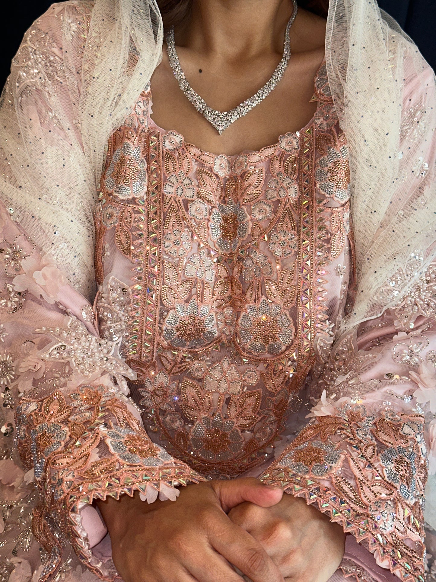 3D handmade mkhwar with with white chiffon Sheila