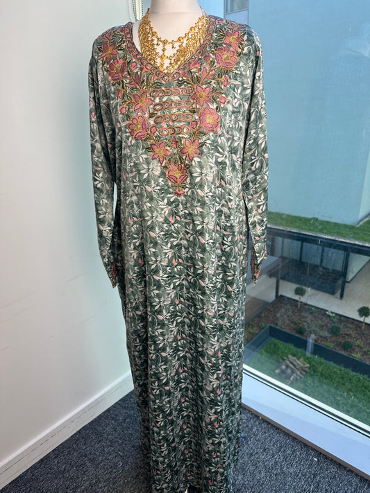 Green and pink Mukhawar