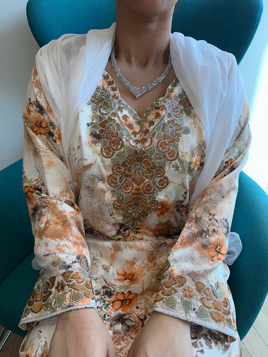 Orange mkhawar with white Shiela
