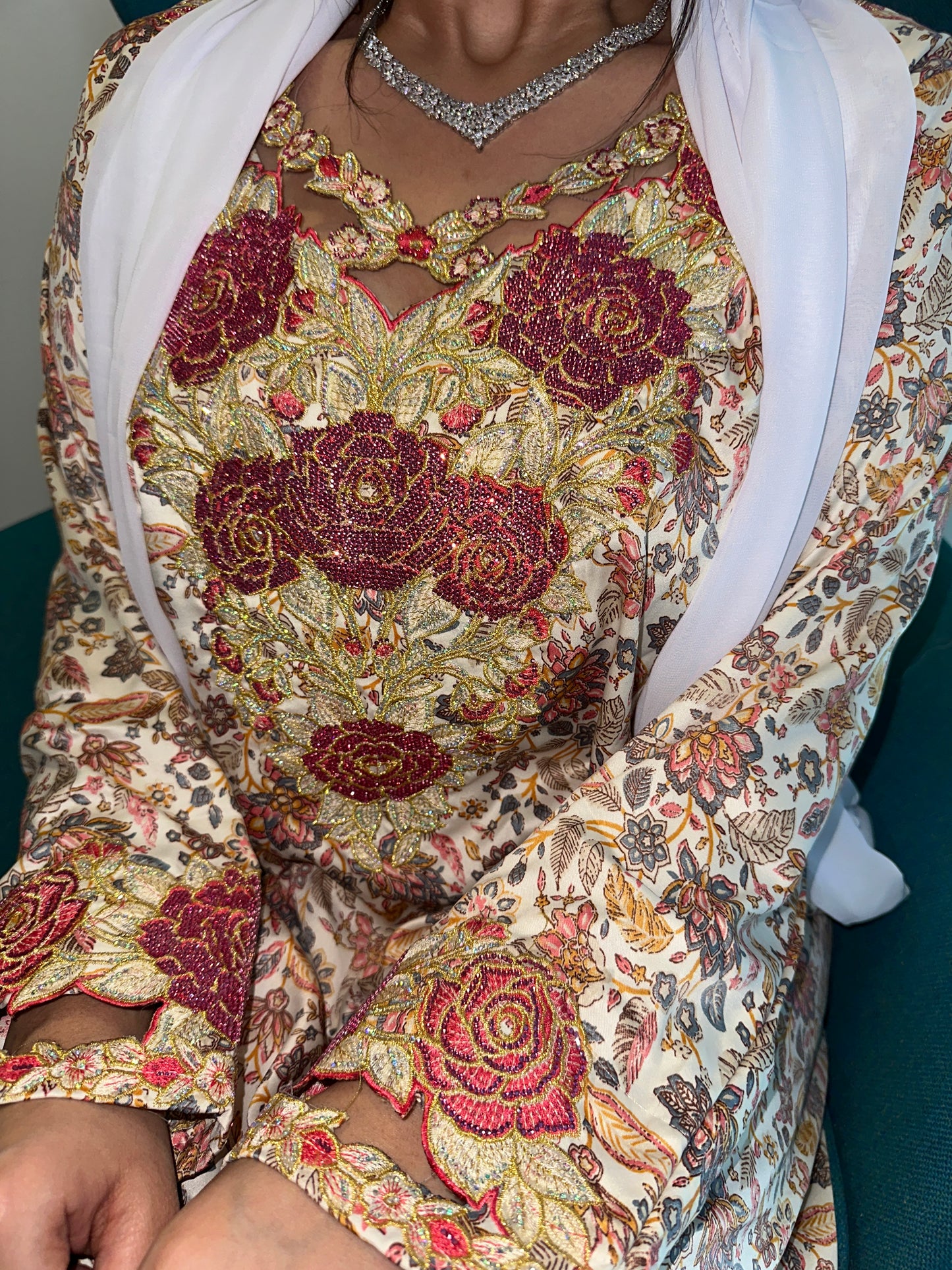 Brown and pink mkhawar with matching Shiela