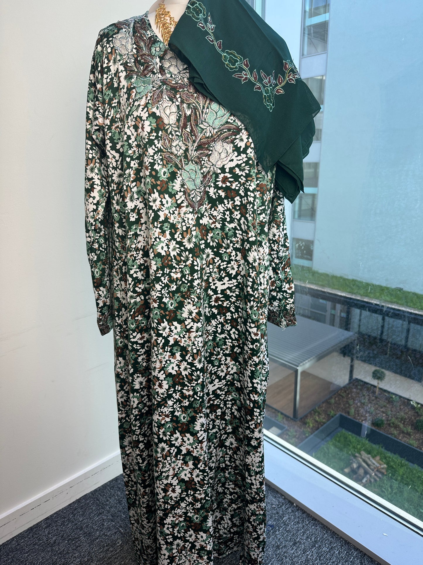 Forest green Mukhawar with matching Sheila