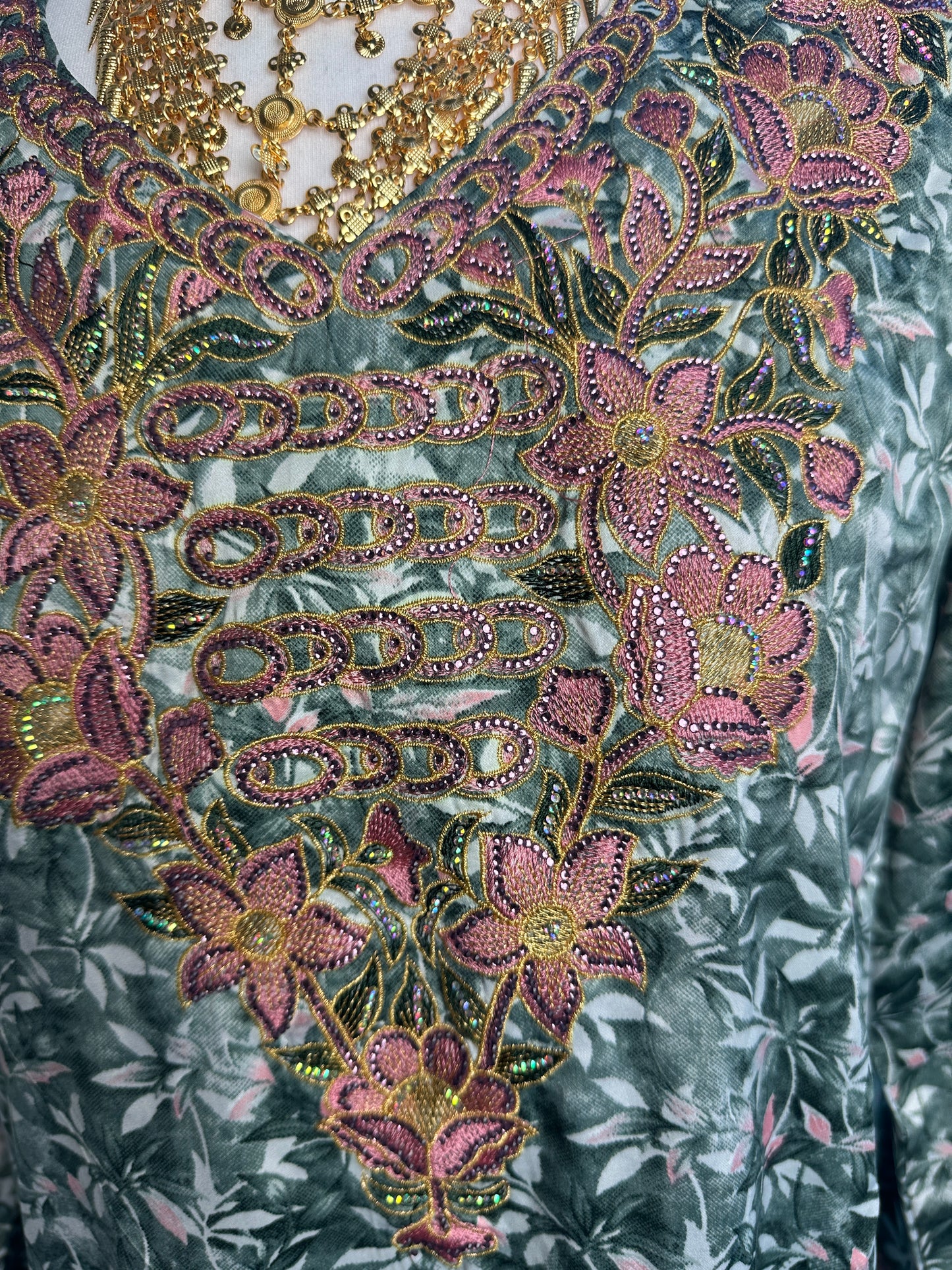 Green and pink Mukhawar