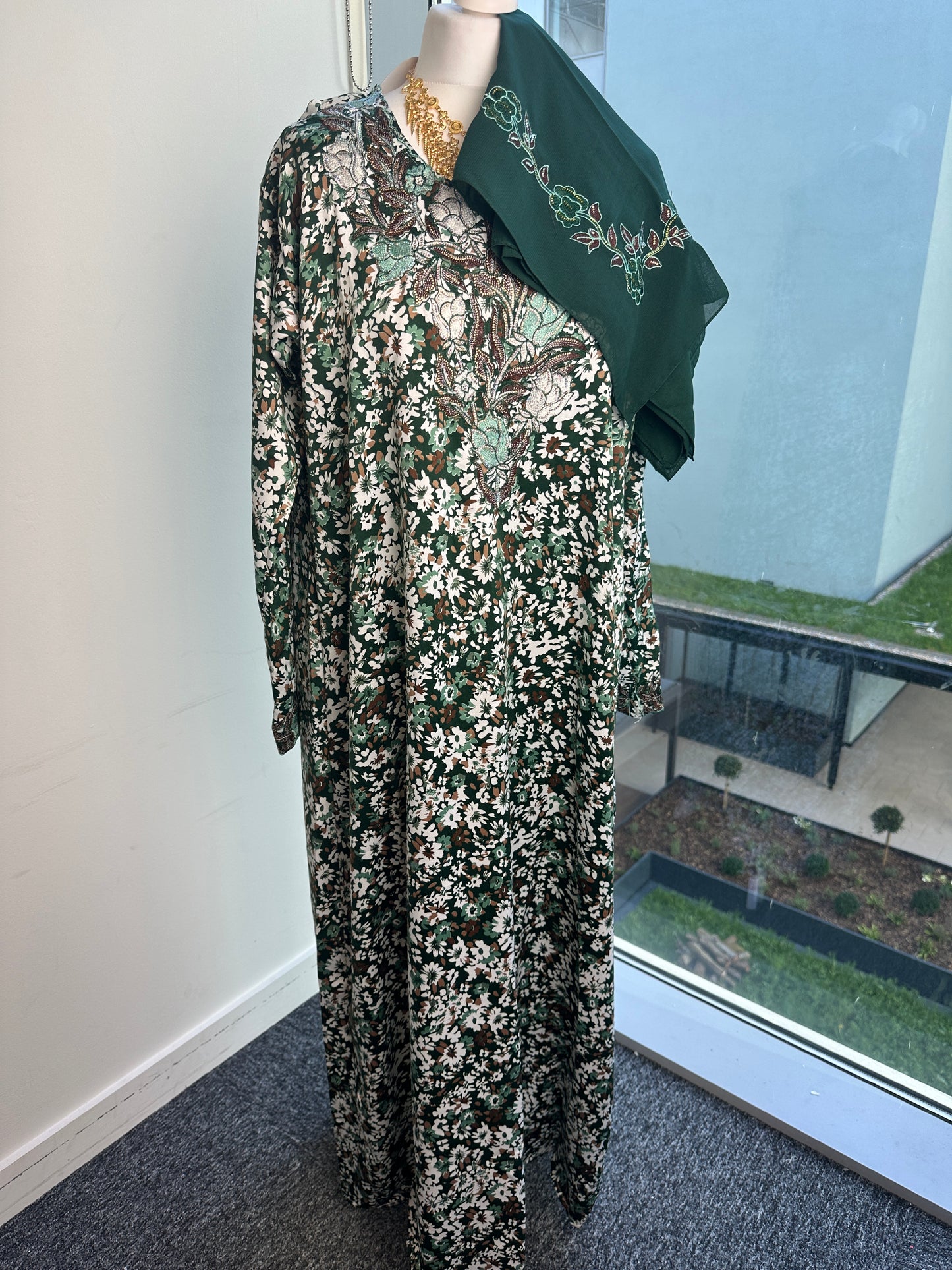 Forest green Mukhawar with matching Sheila
