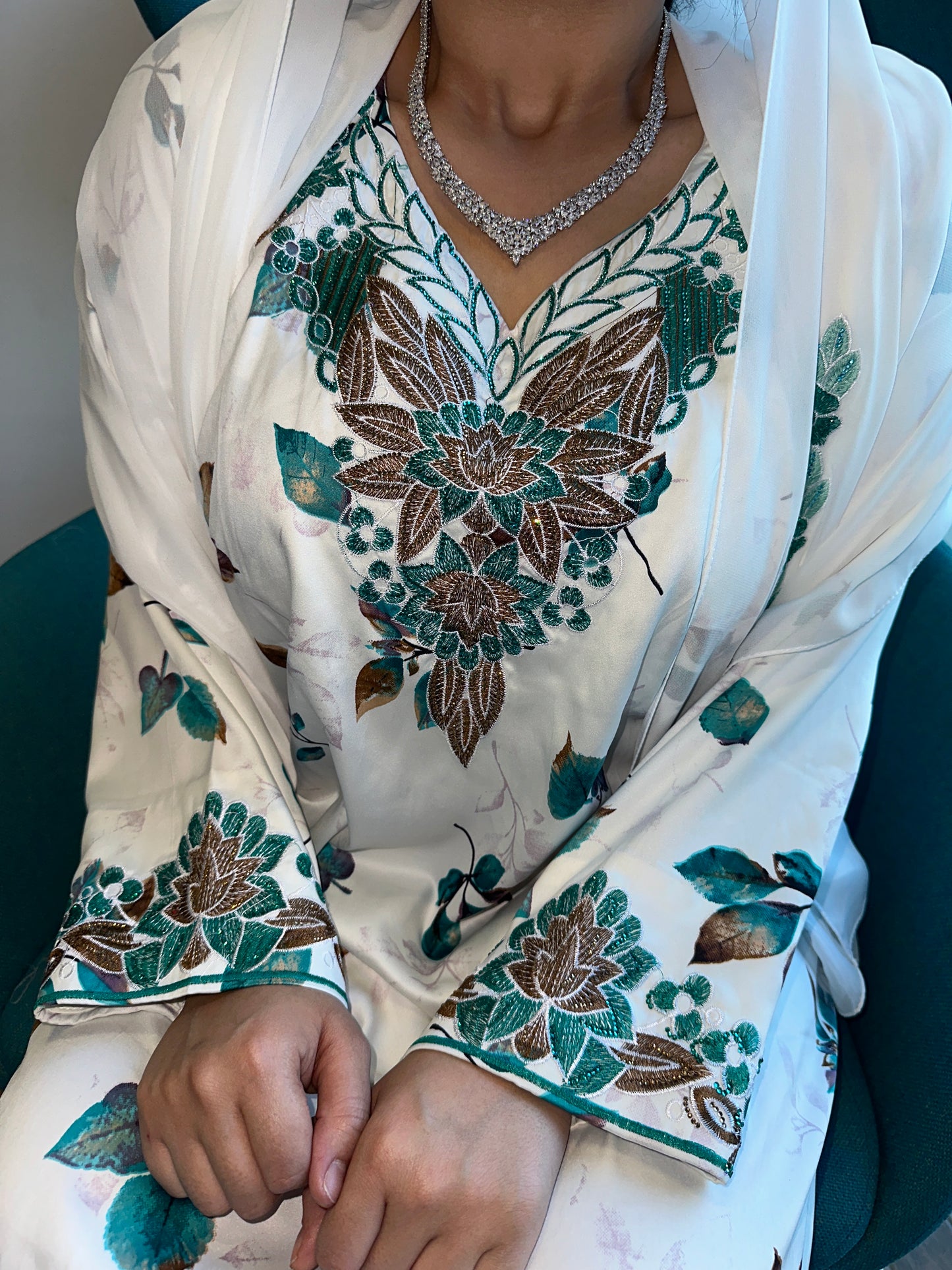 Green and white mkhawar with matching Shiela