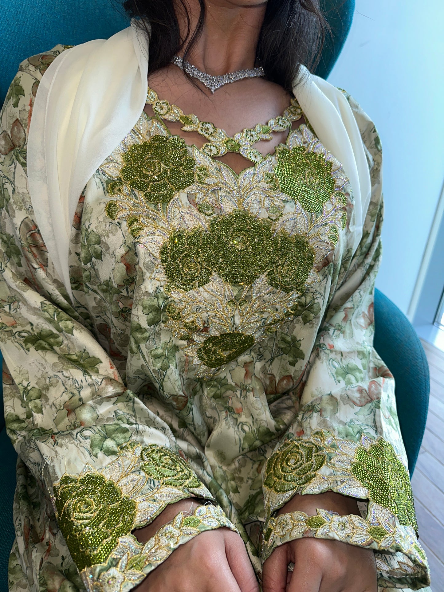 Green and cream mkhawar with matching Shiela