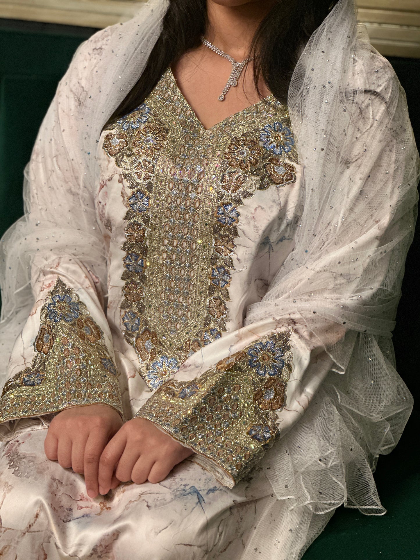 Occasional VIP mkhawar with back corset and cream chiffon Shiela