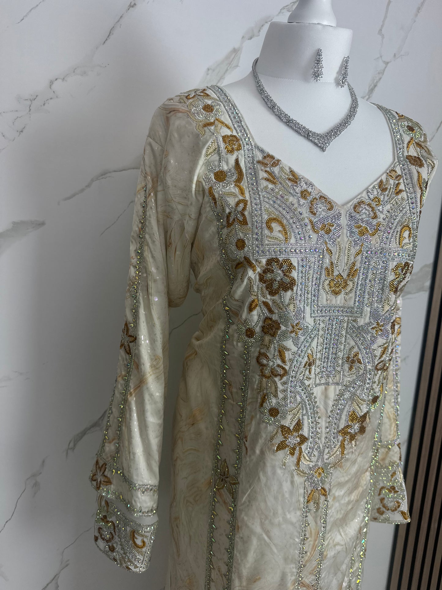 Premium silk mkhawar with double sleeves