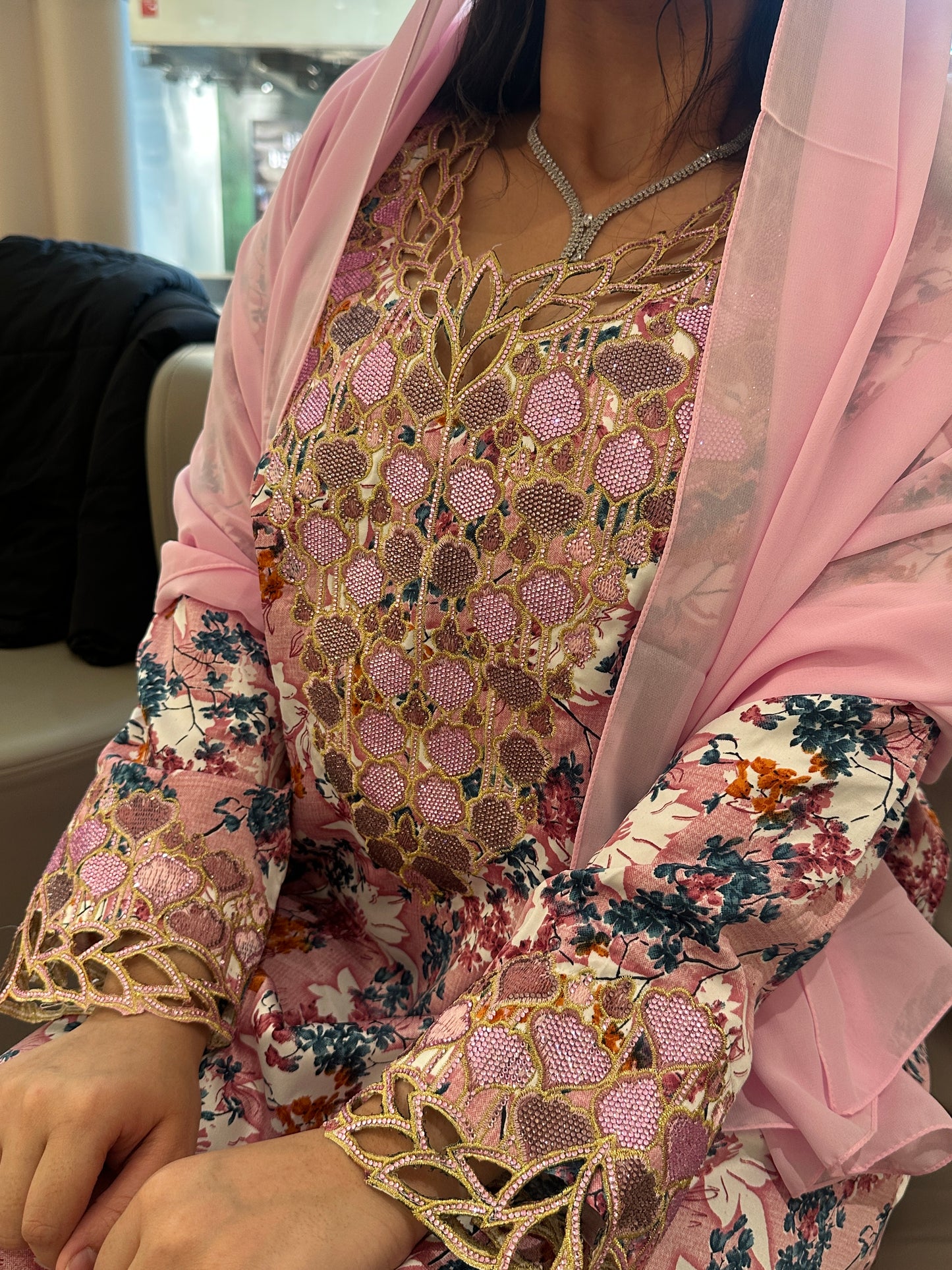 Pink mkhawar with matching while