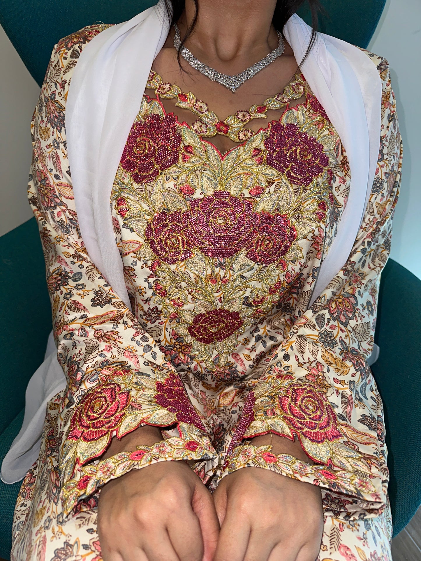 Brown and pink mkhawar with matching Shiela