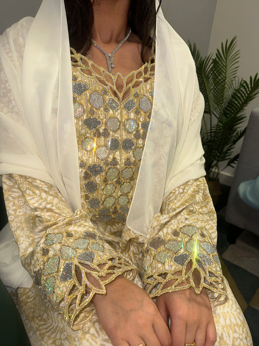 Cream mkhawar with matching Shiela