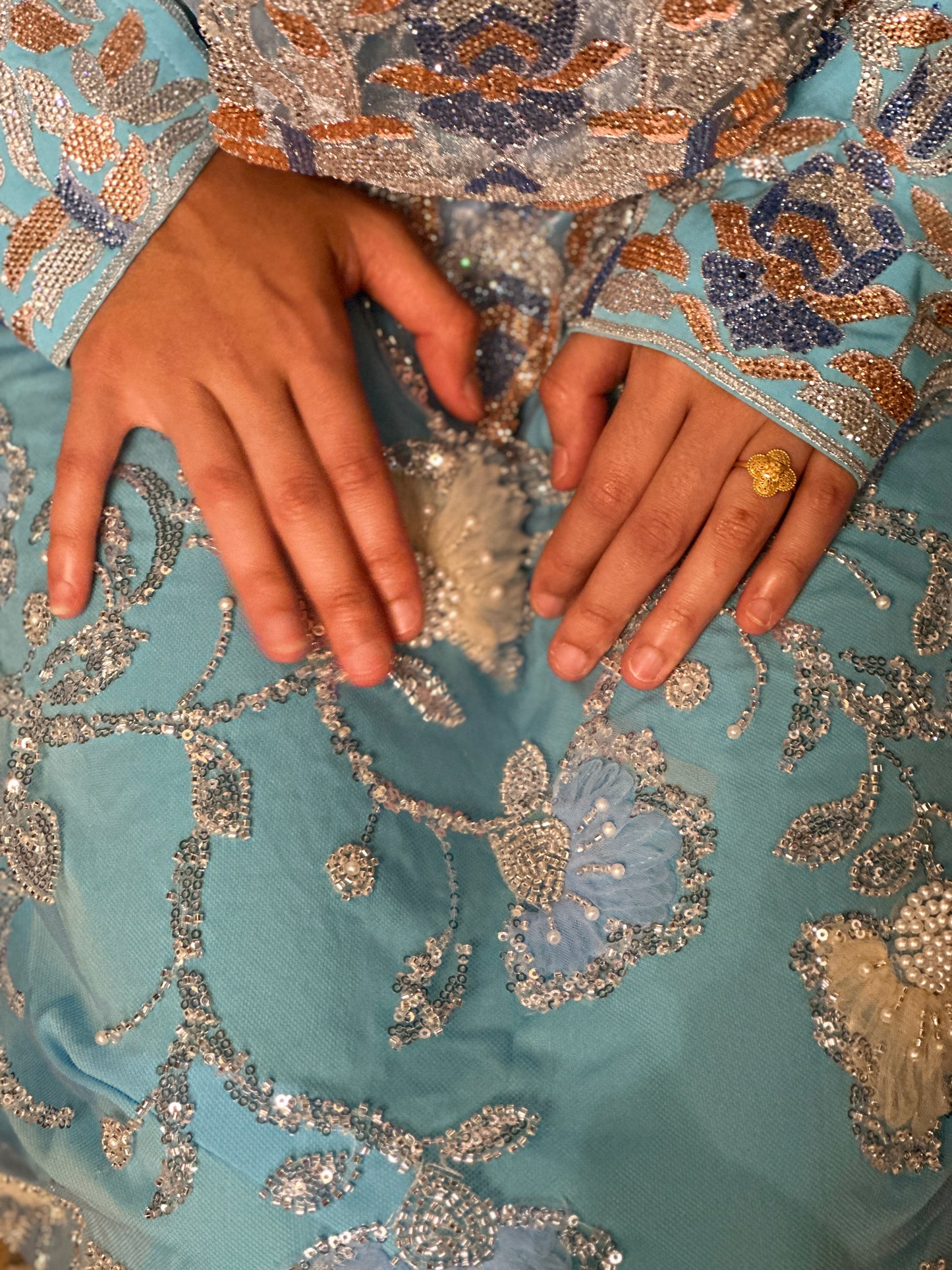 Fully handmade Emirates Thobe, two pieces with cream chiffon Sheila