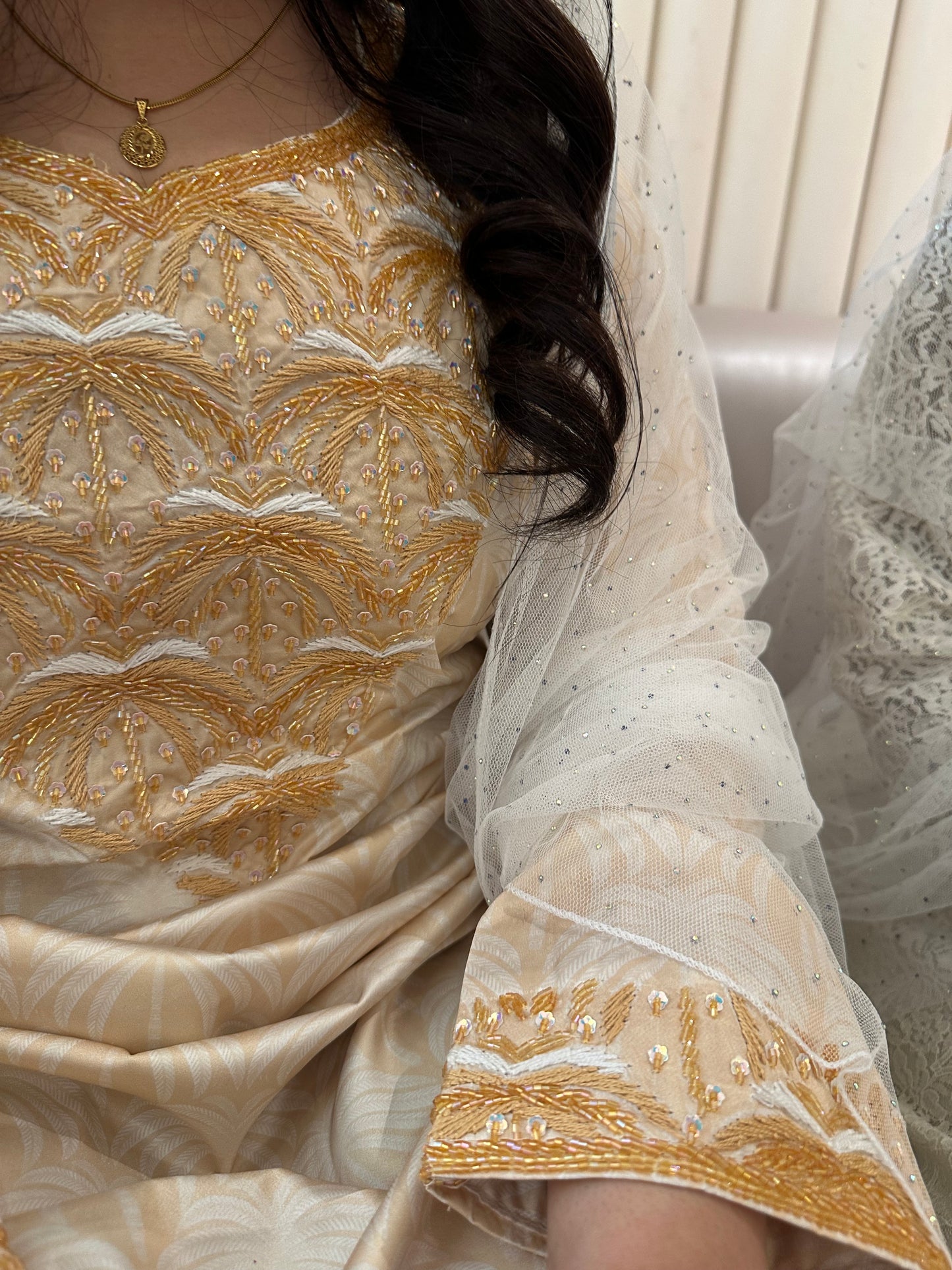 Creamy nakhel mkhawar, pure silk, with back corset and creamy Shiela