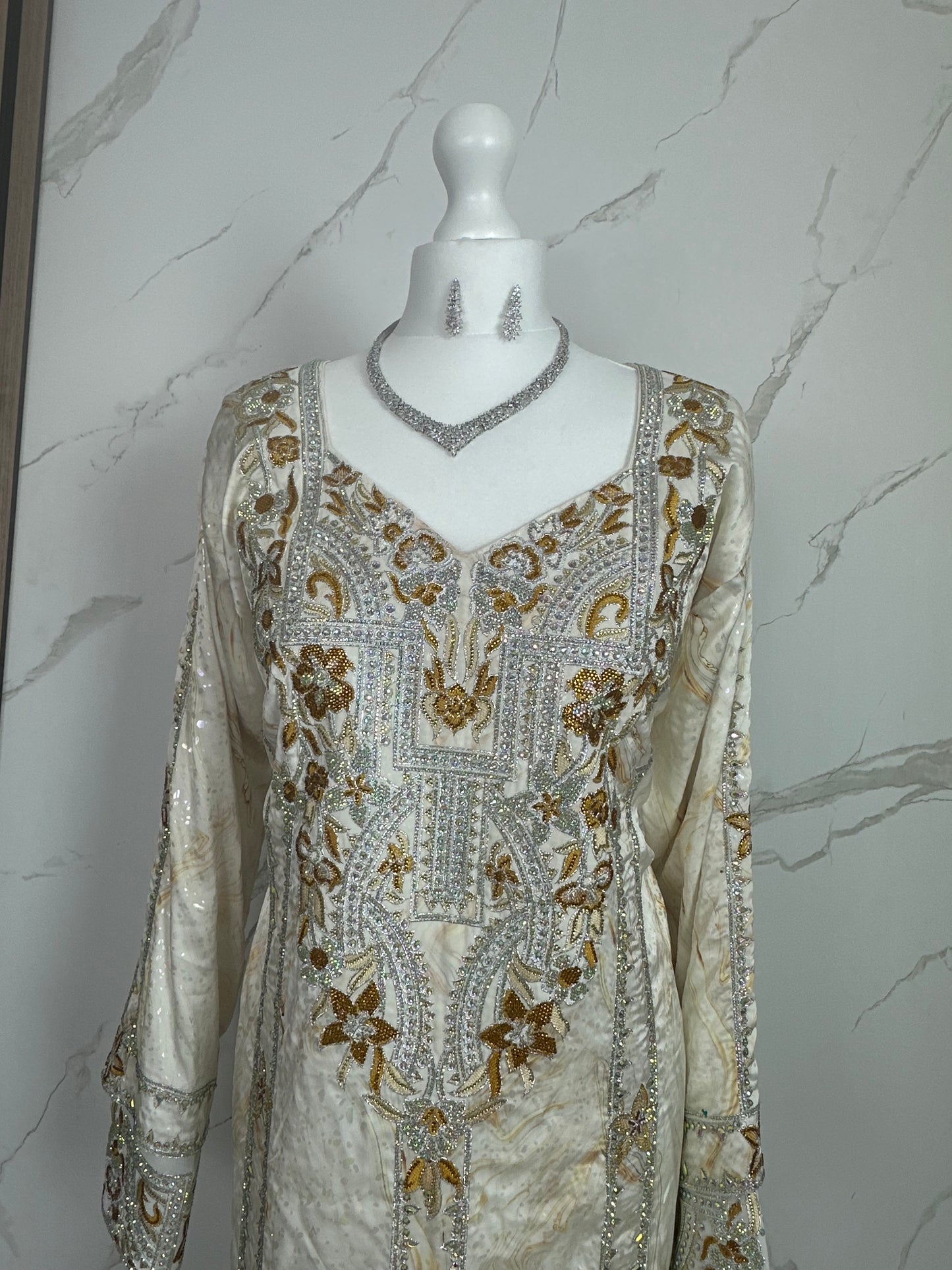 Premium silk mkhawar with double sleeves