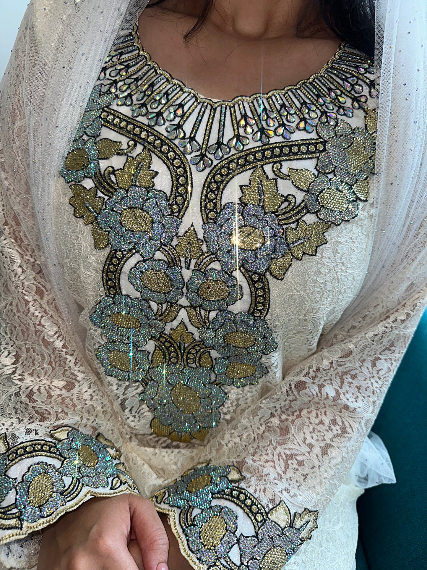 Creamy lace mkhawar