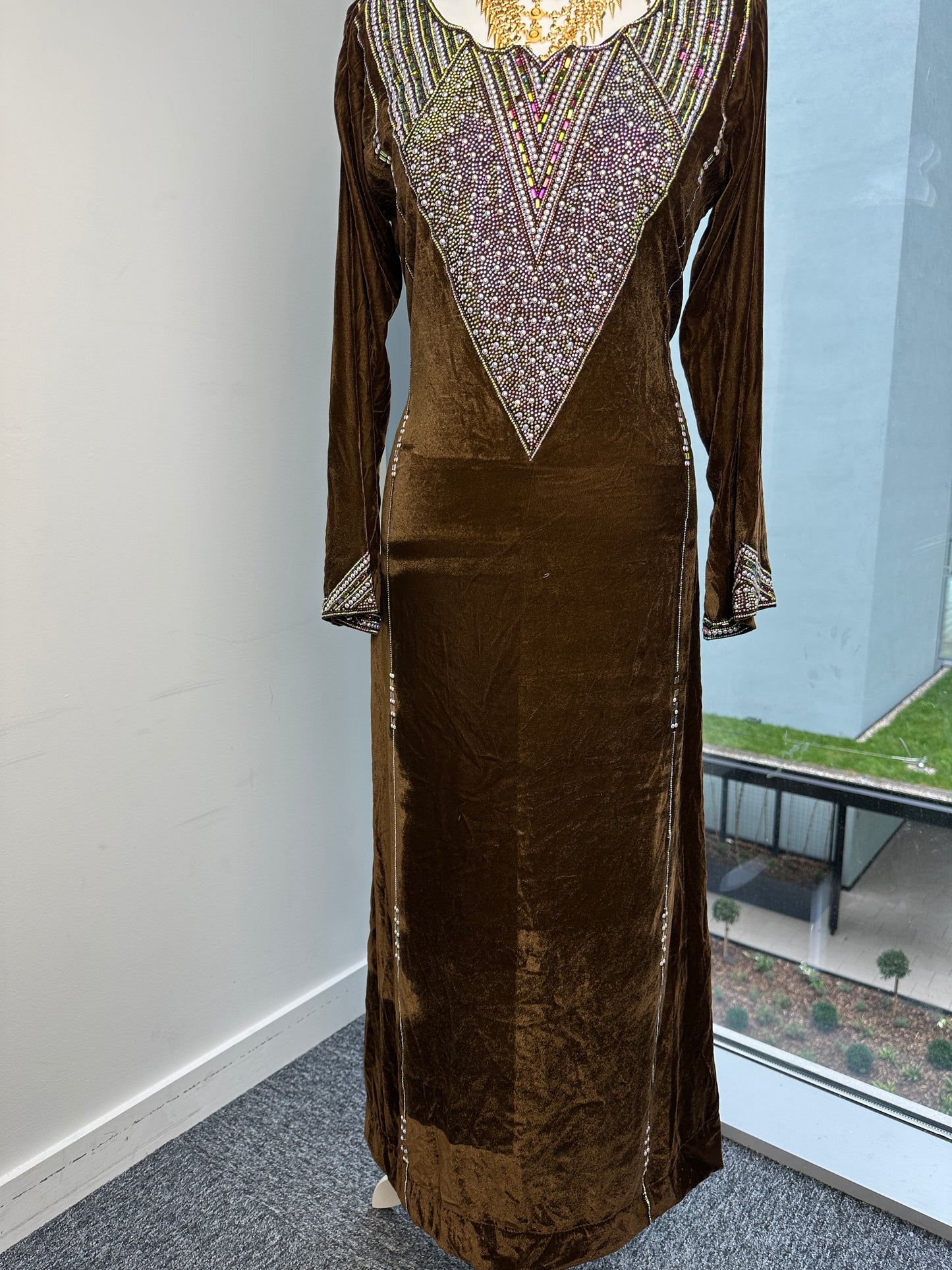 Brown velvet Mukhawar