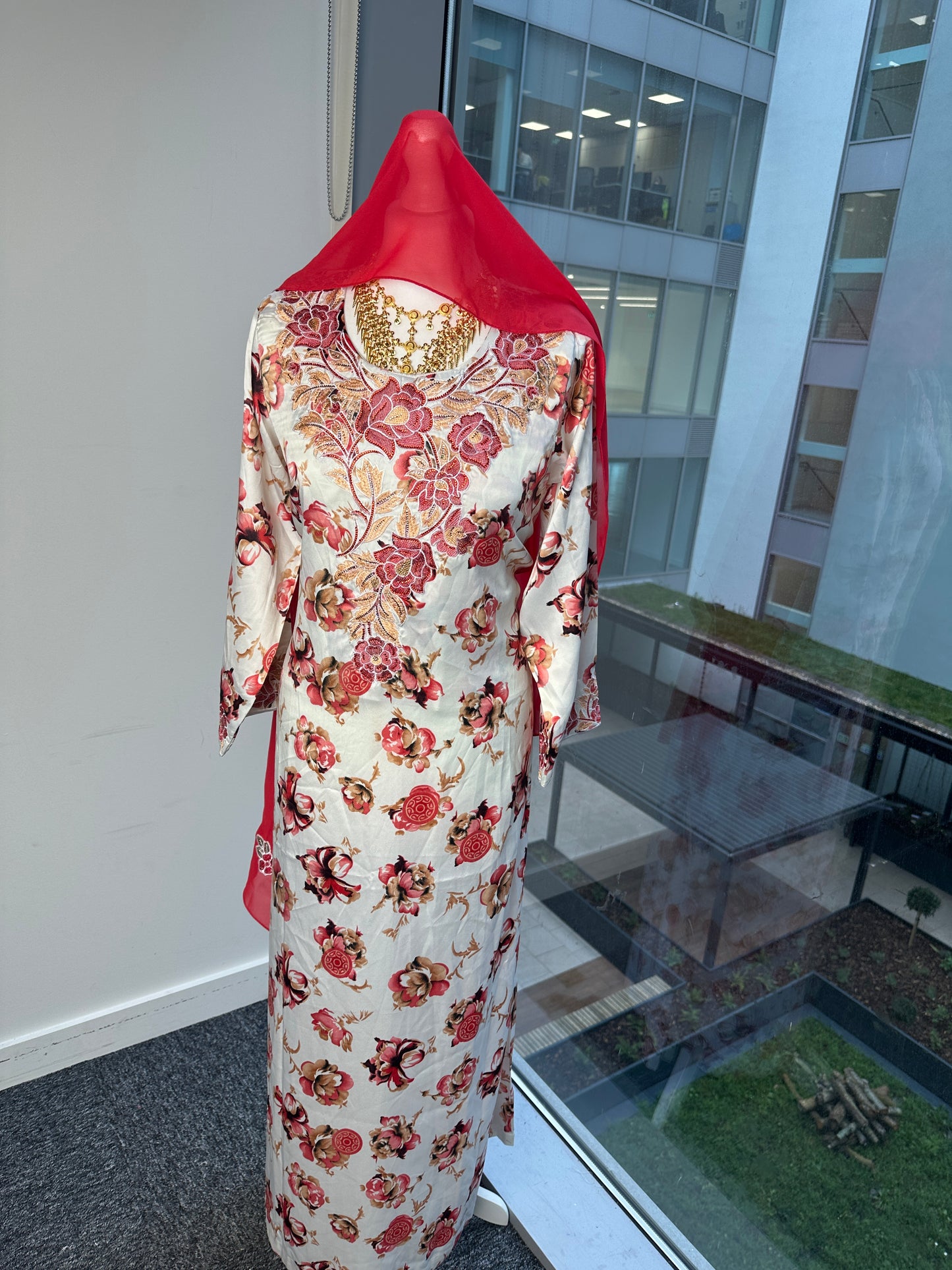 Red and white Mukhawar with matching Sheila
