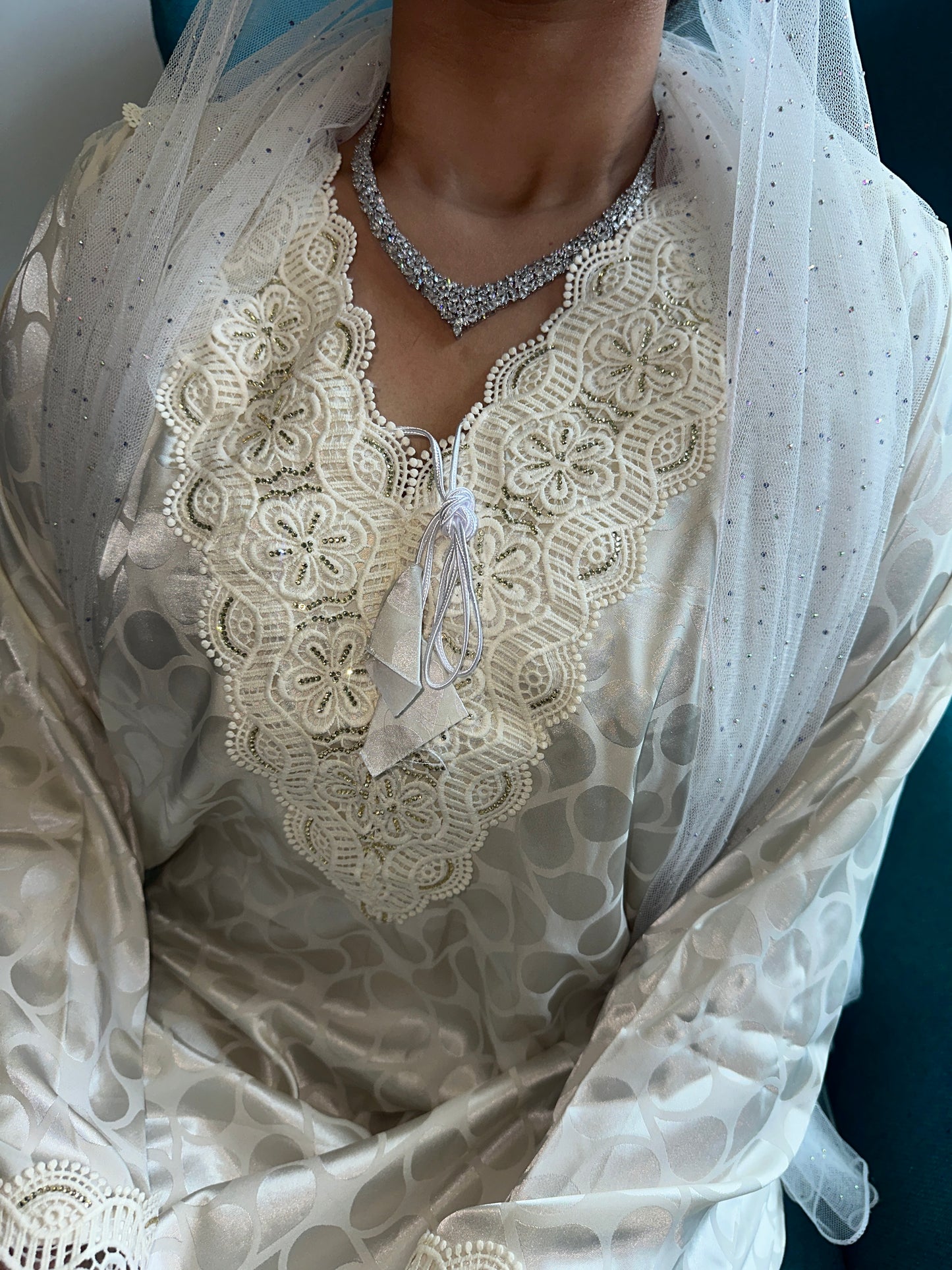 Creamy mkhawar with lace and back corset