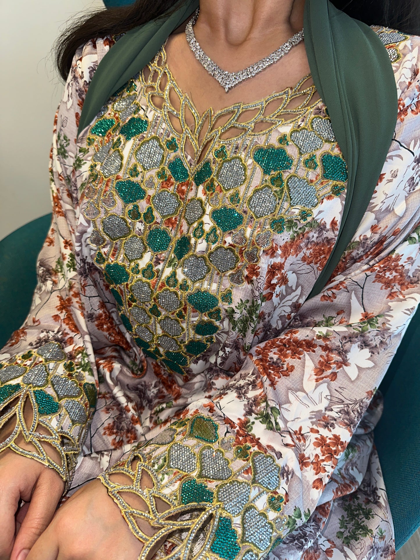 Brown and green mkhawar with matching Shiela