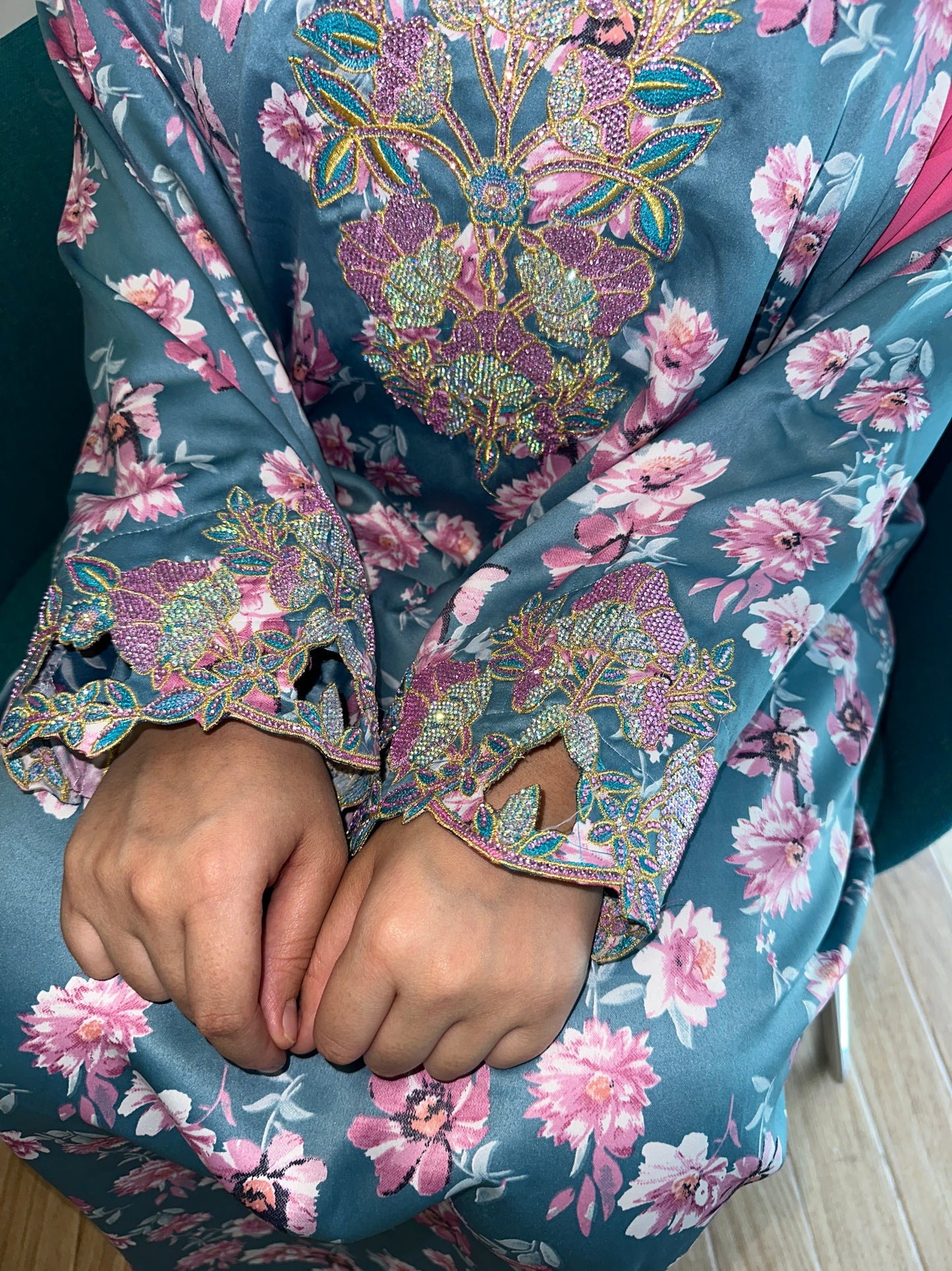 Grey and pink mkhawar with matching Shiela