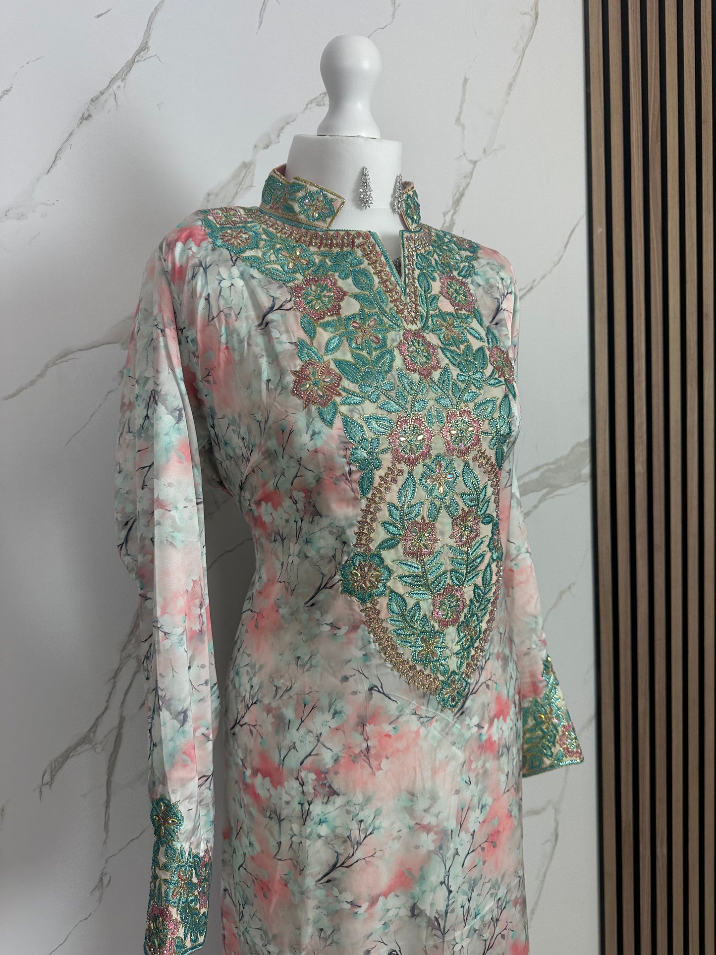 Pure silk high neck mkhawar with back belt