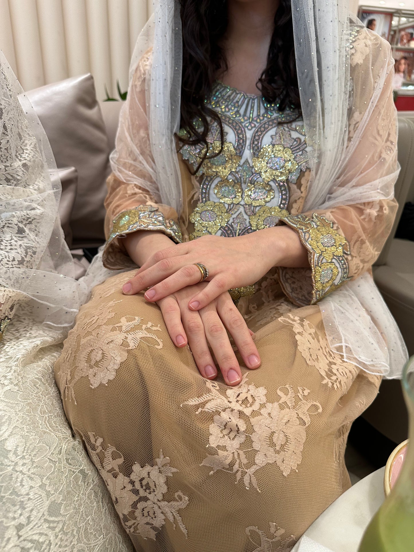 Creamy mkhawar with inner,(sleeves see through) with creamy chiffon Shiela