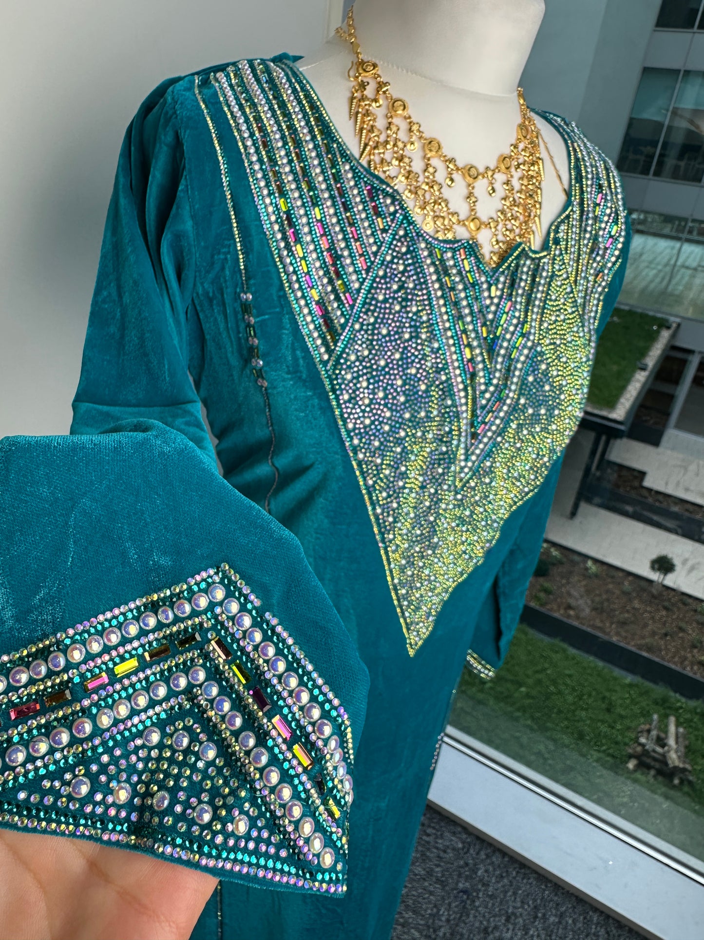 Turquoise velvet Mukhawar