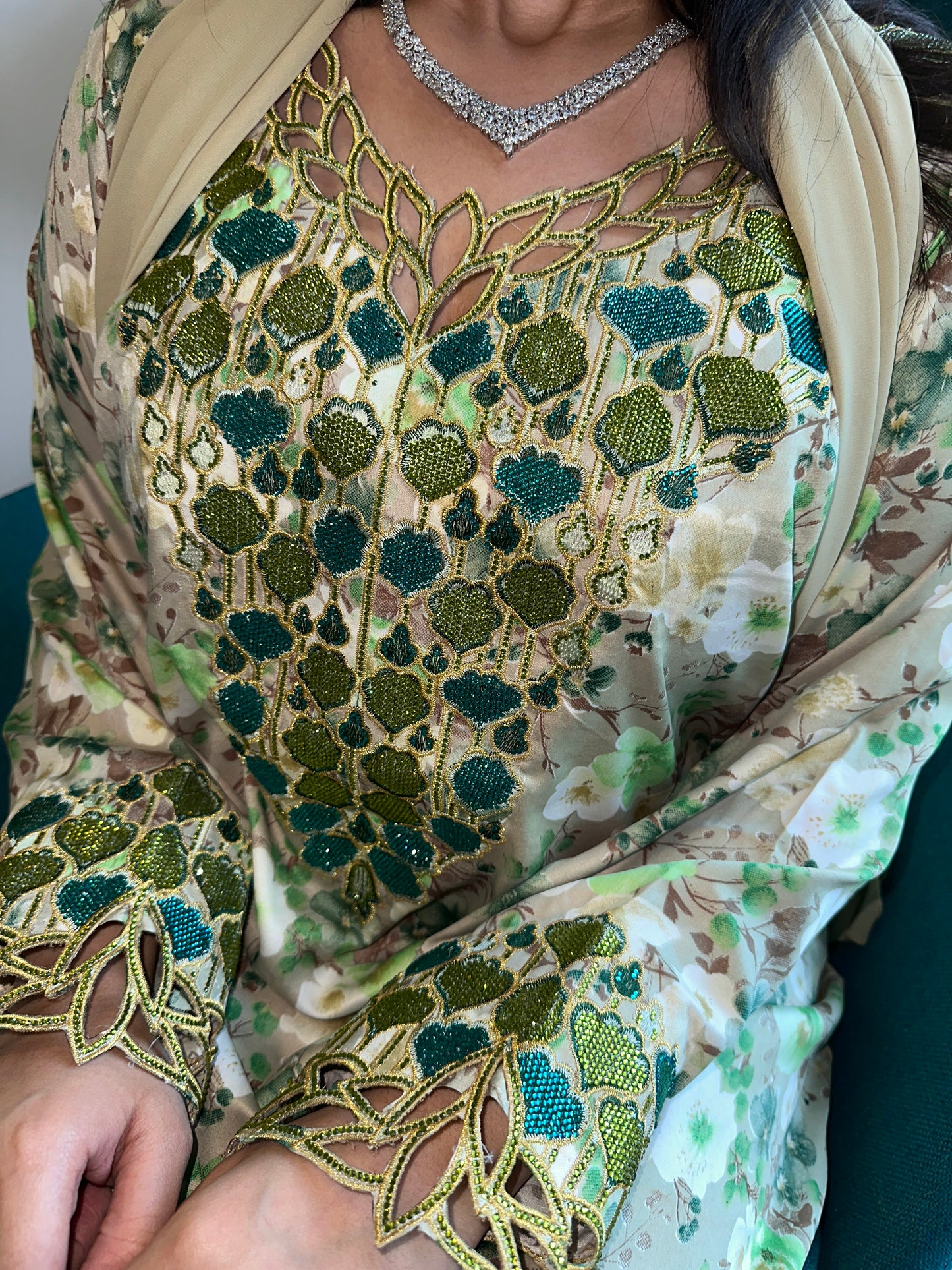 Green mkhawar with matching Sheila