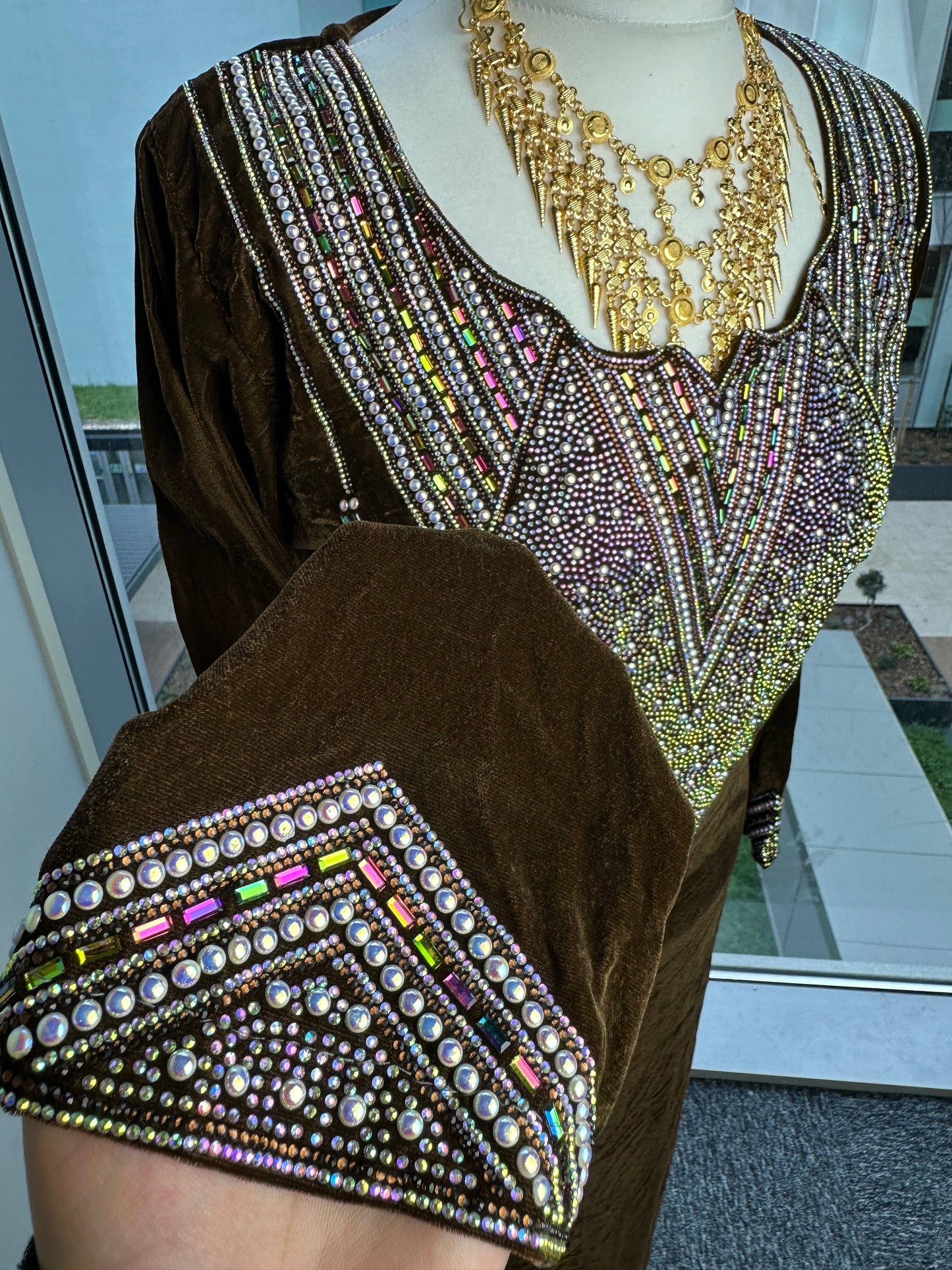 Brown velvet Mukhawar