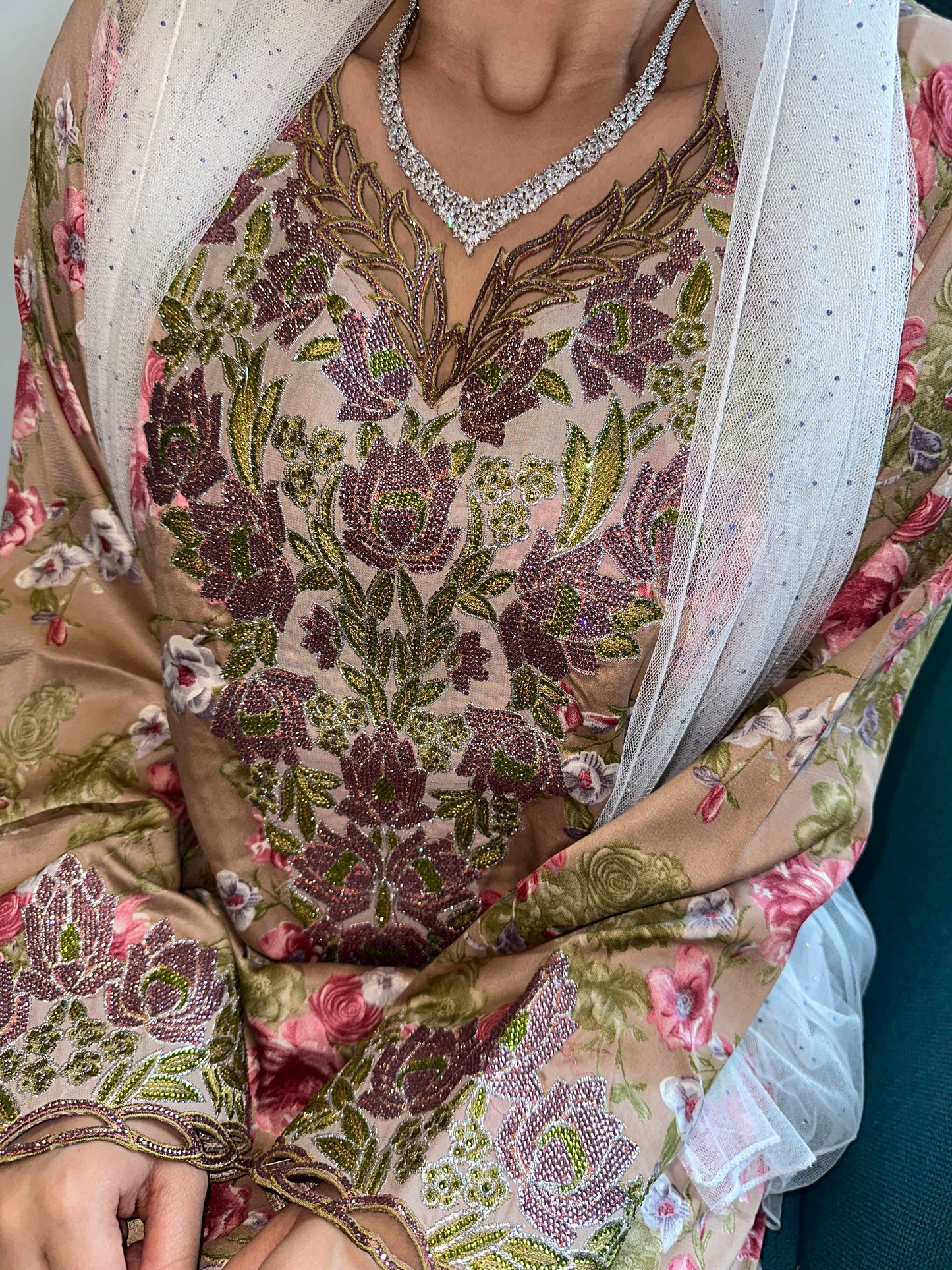 Brown mkhawar