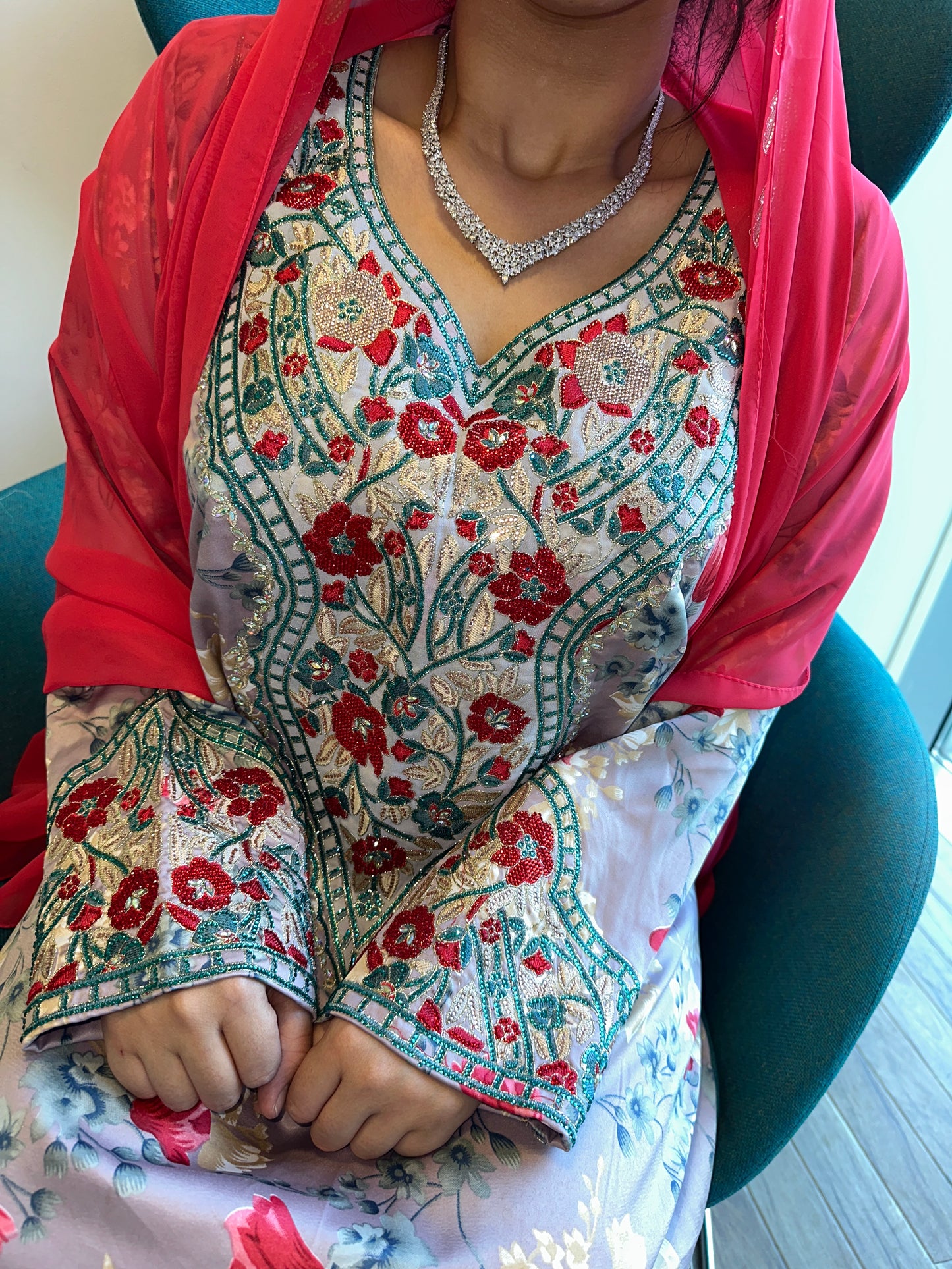 Red and purple mkhawar with big matching Shiela
