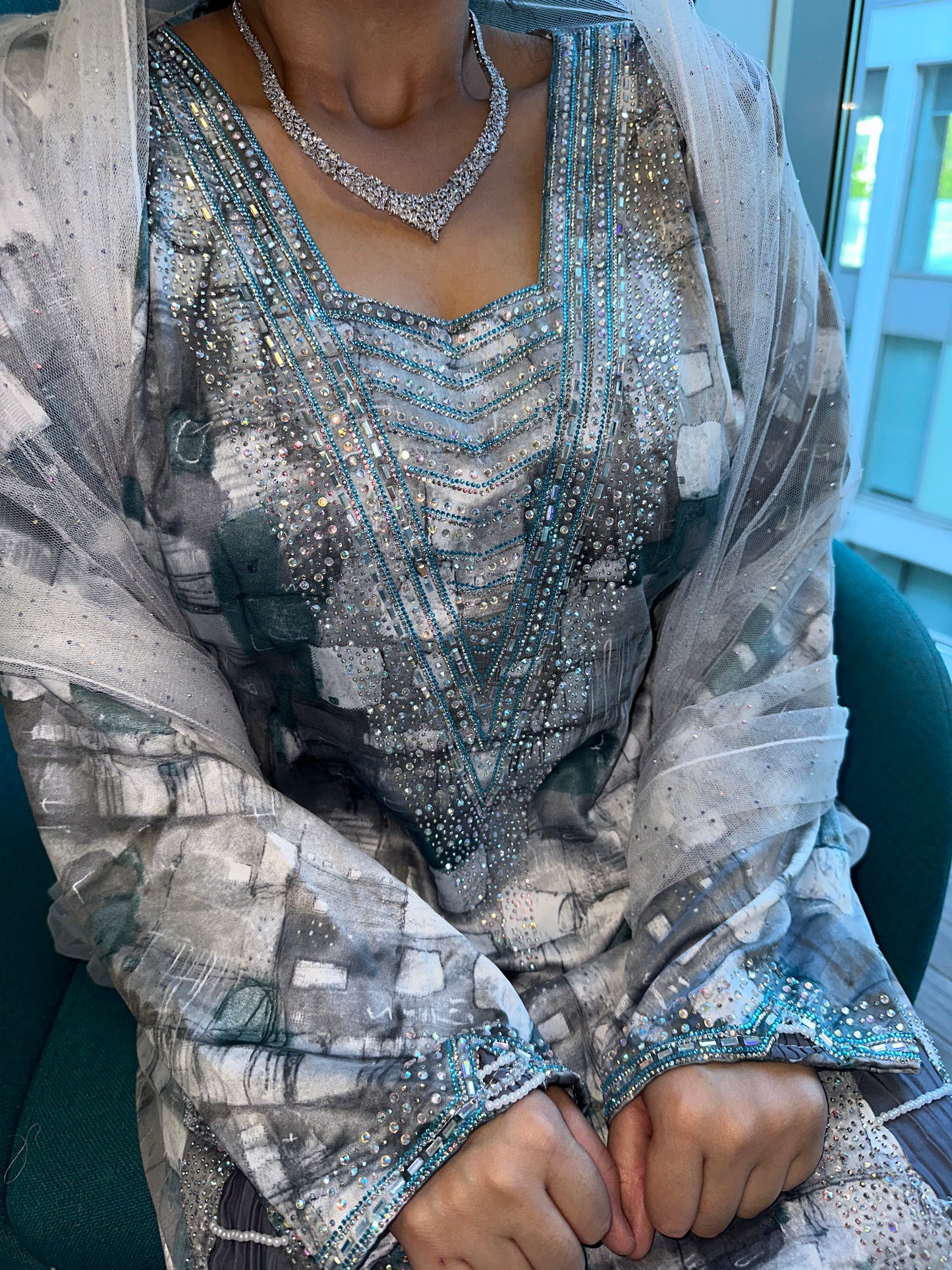 Grey mkhawar with back belt and back corset