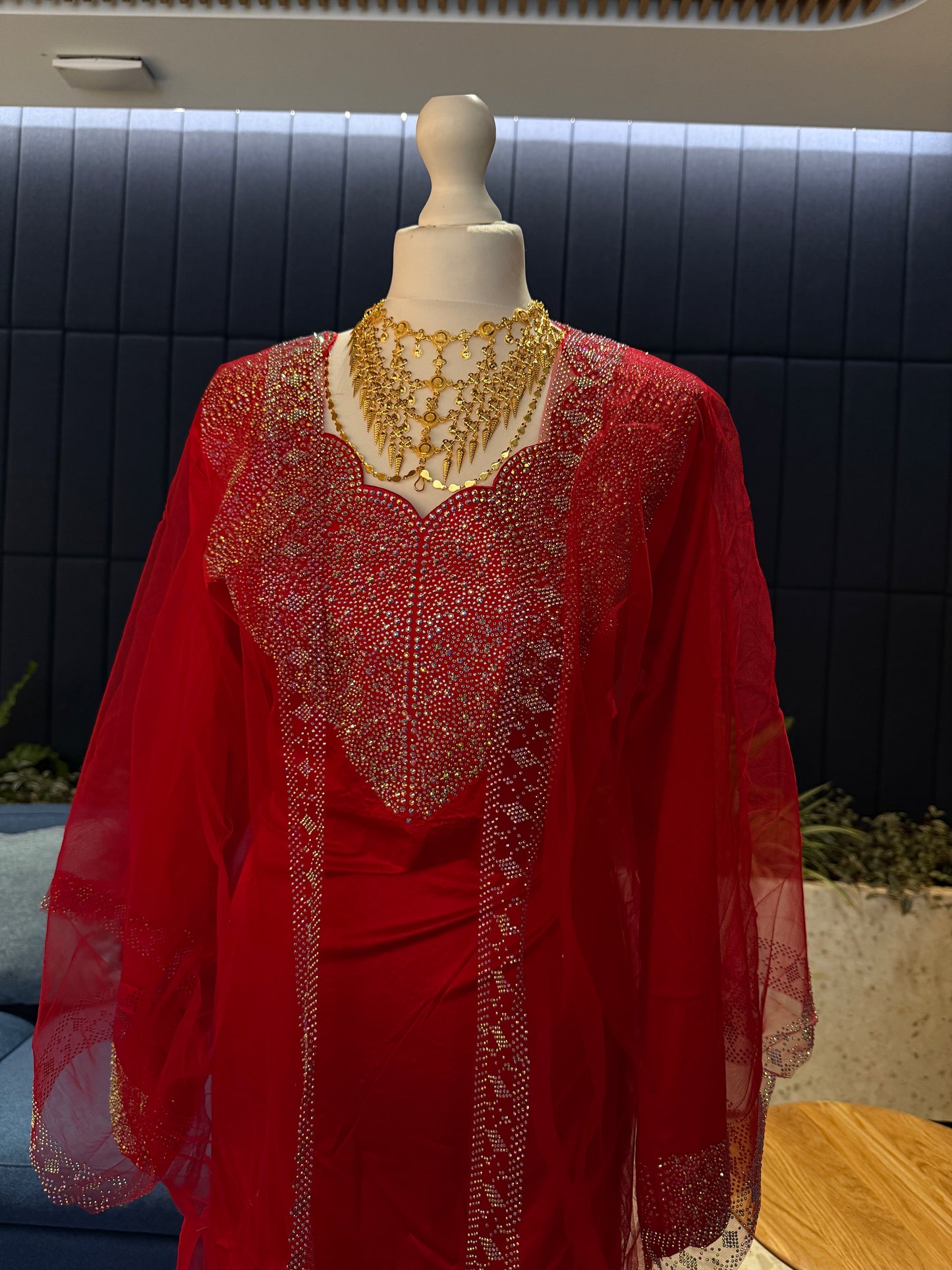 Red Emirati pure silk mukhawar with besht