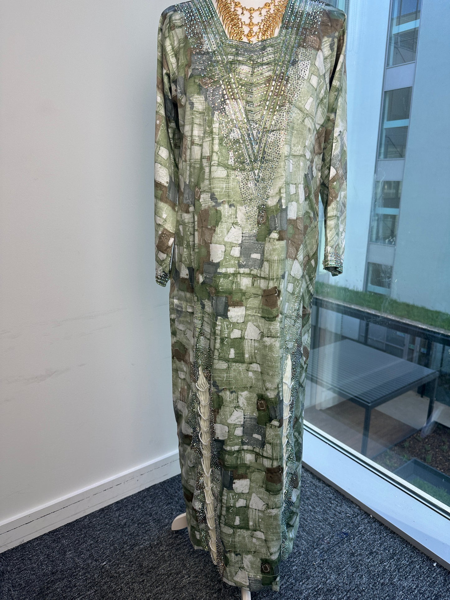 Earthy green Mukhawar