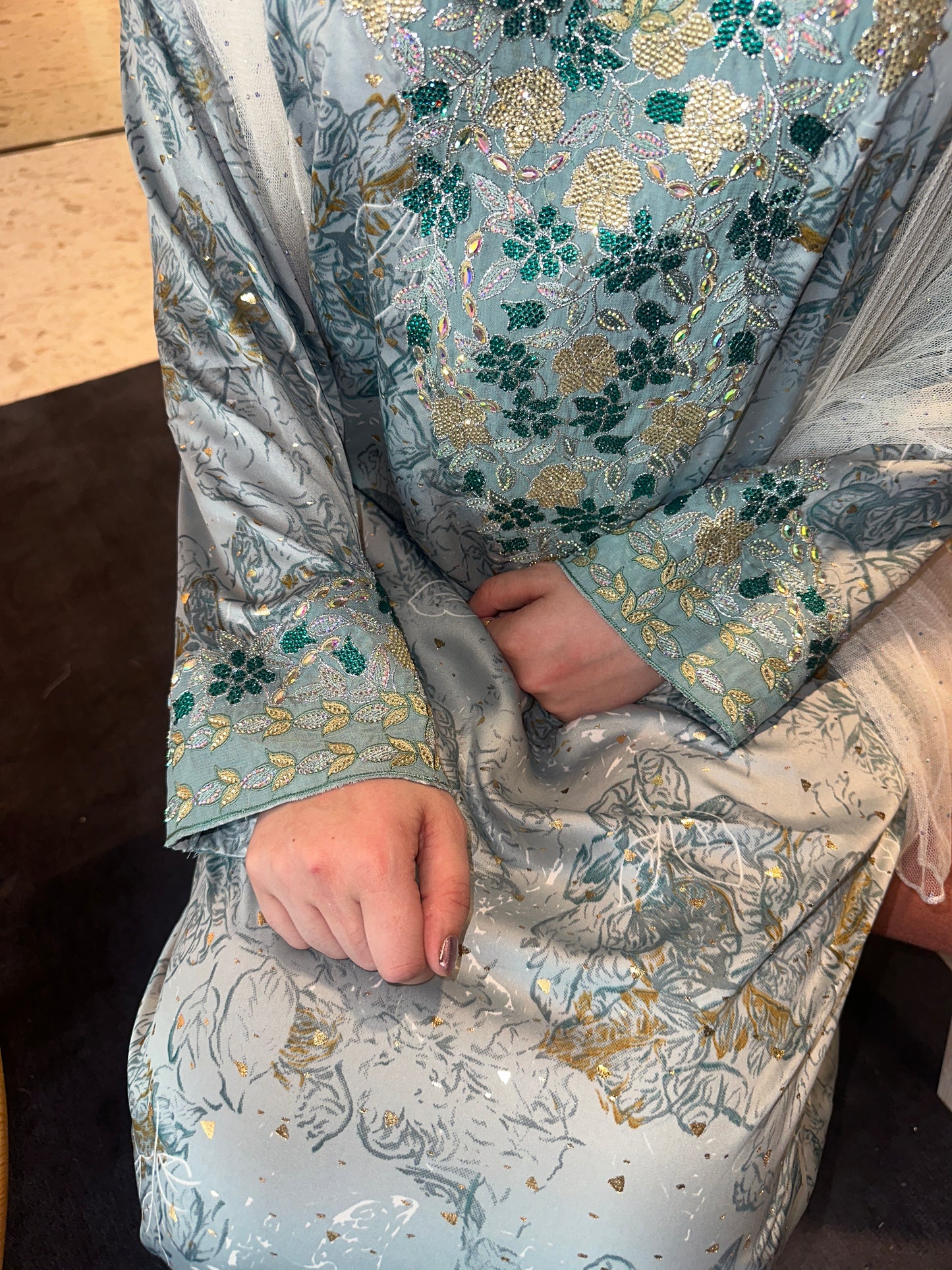 Turquoise enzeray with white chiffon Sheila