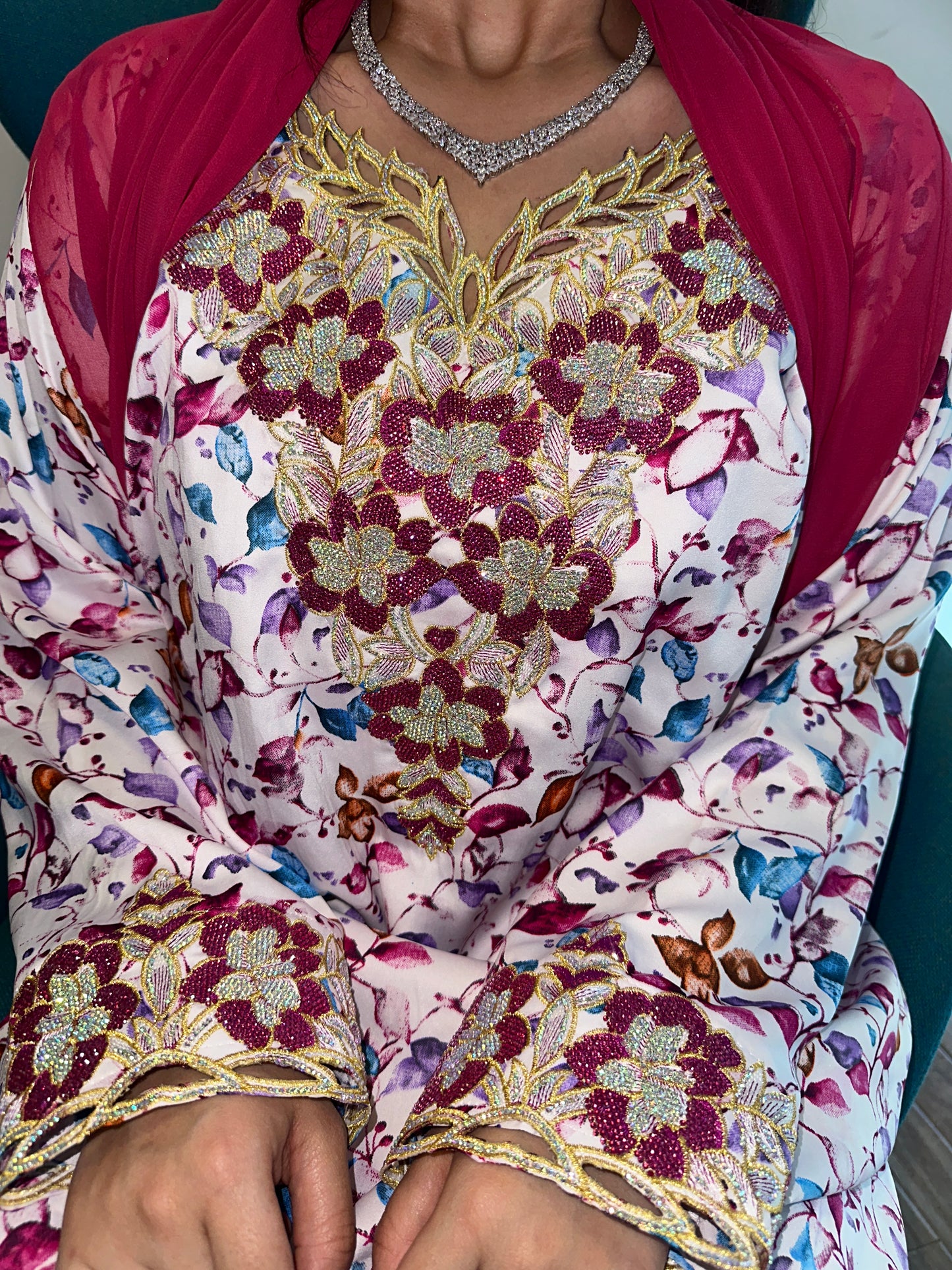 White and fuchsia mkhawar with matching Shiela