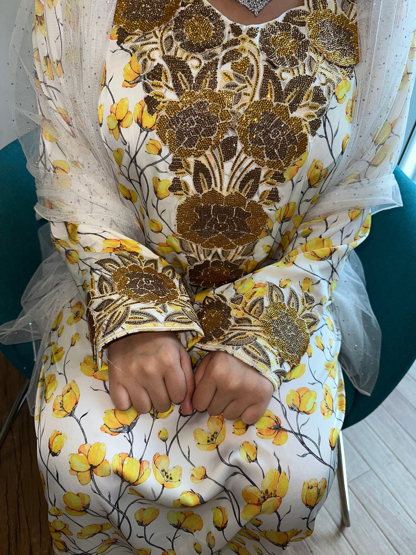 White and yellow 3D pure silk mkhawar