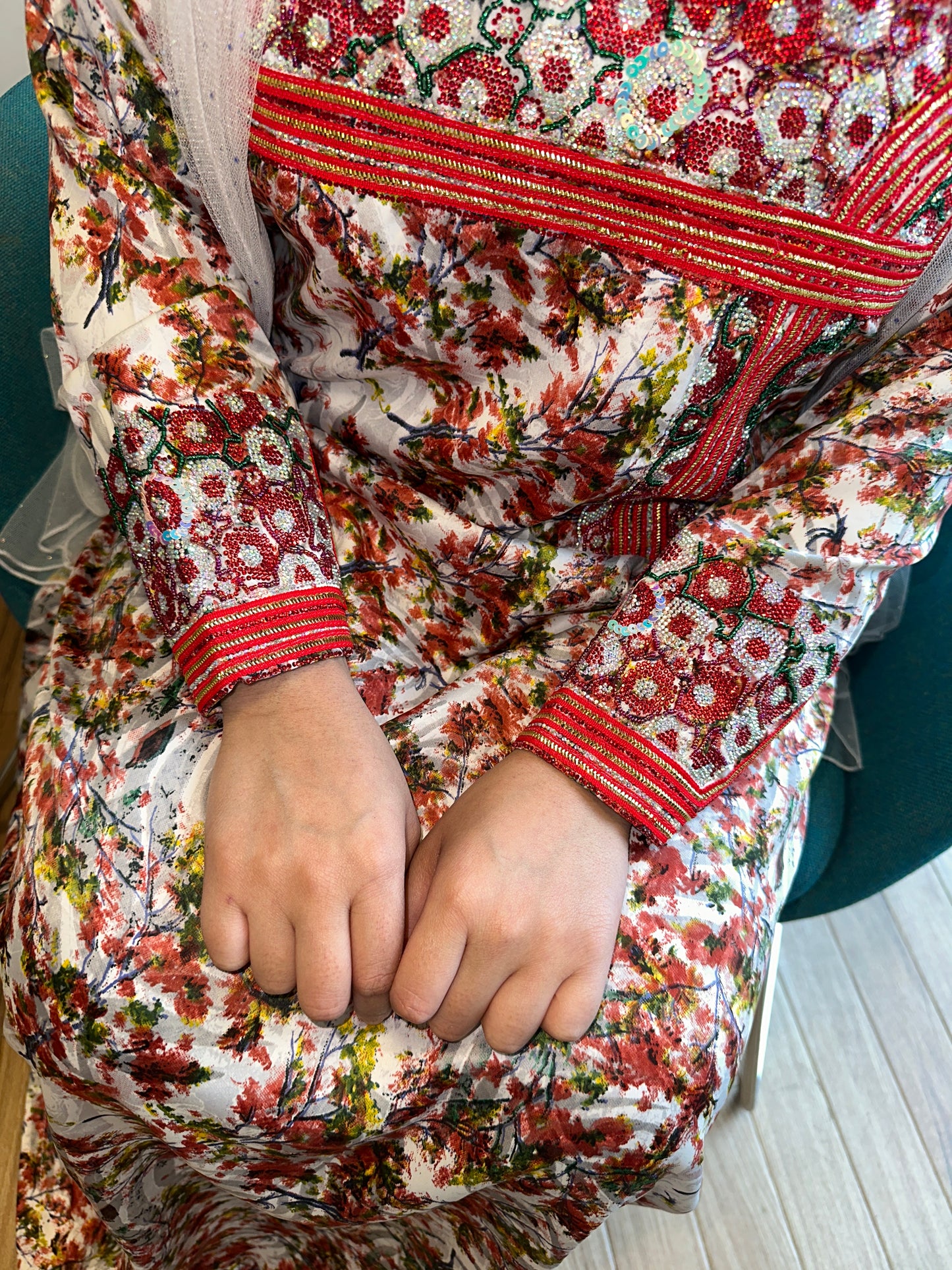 Red mkhawar with Arabic sleeves