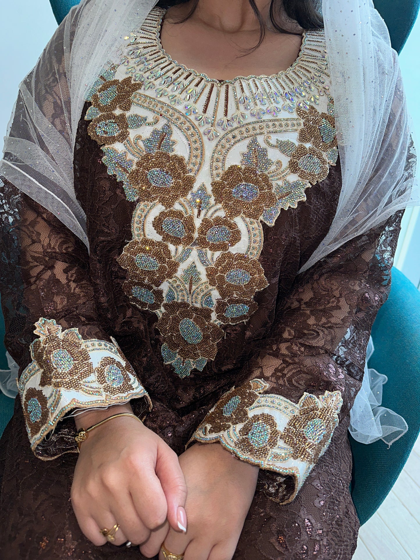 Brown lace mkhawar