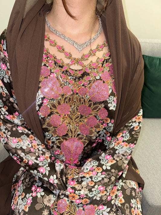 Pink and brown mkhawar with matching Shiela