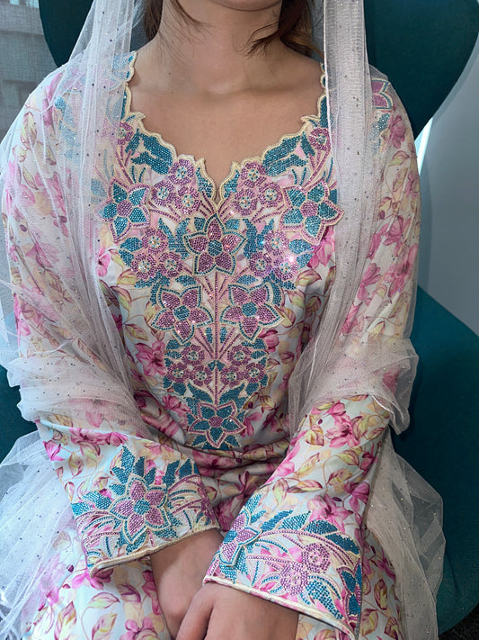 Pink, pure silk and 3D mkhawar