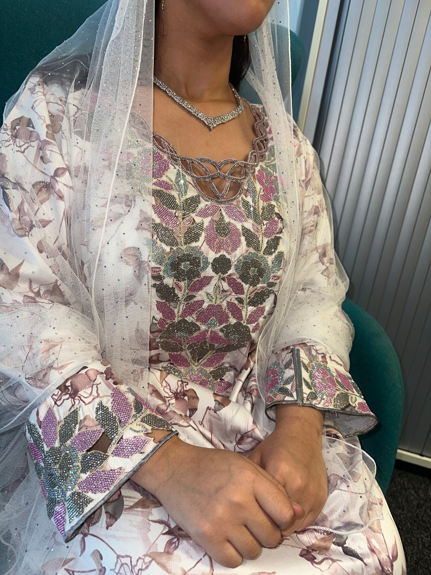 Purple and white mkhawar