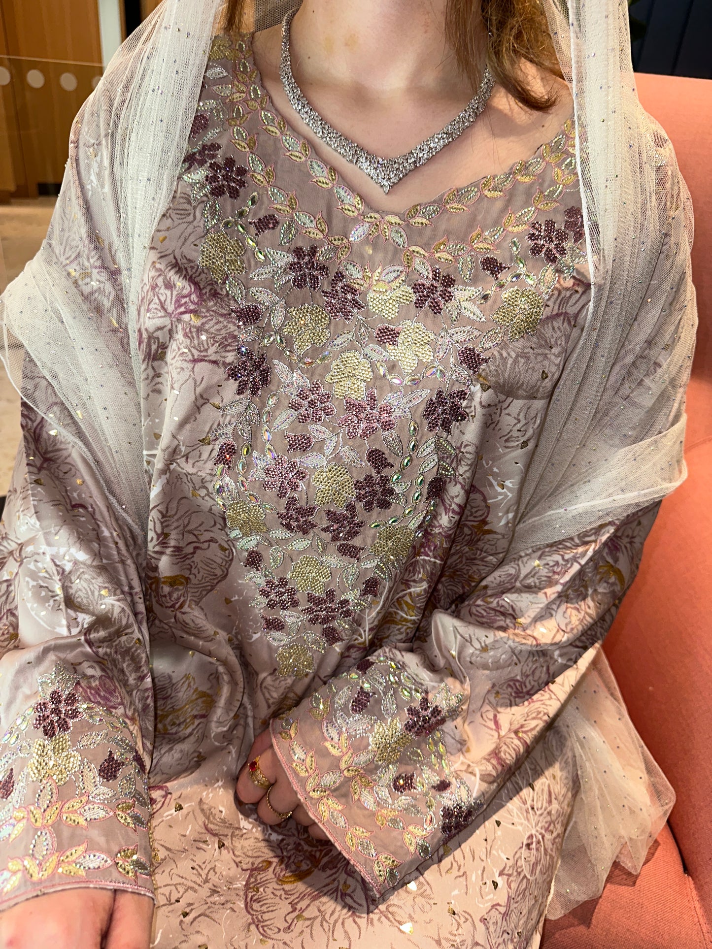 Purple enzeray mkwar with white chiffon Sheila