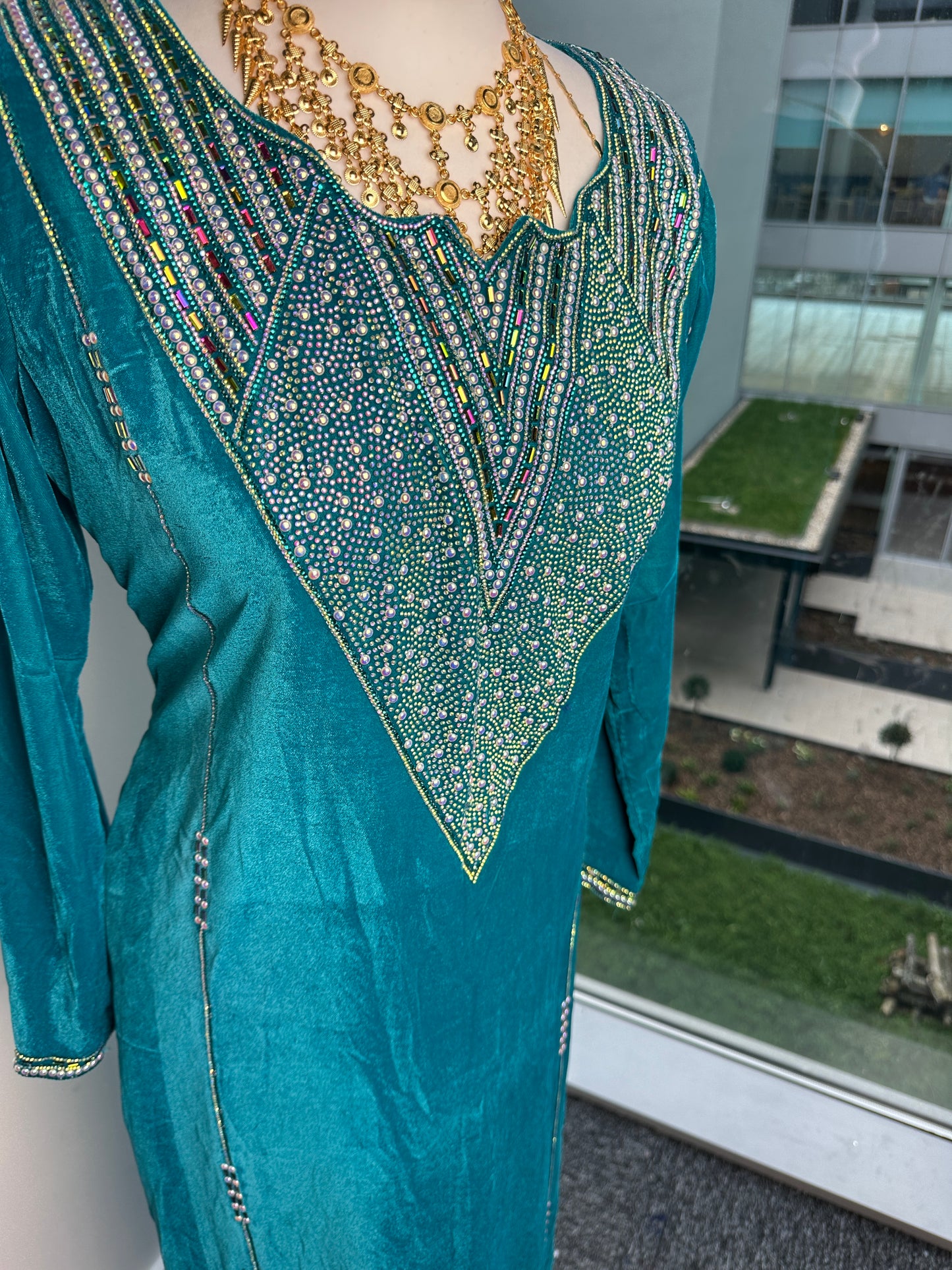 Turquoise velvet Mukhawar