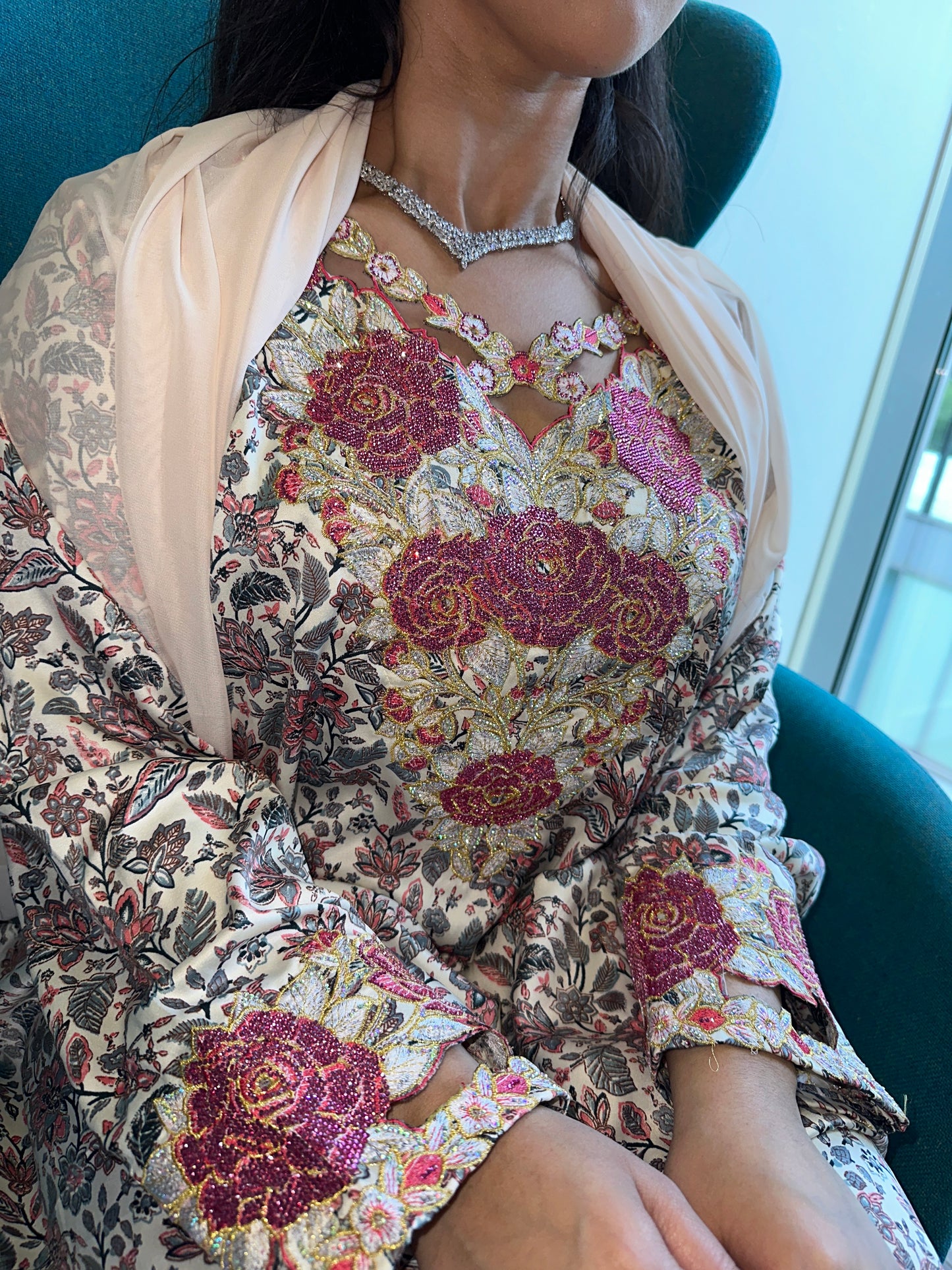 Pink and grey mkhawar with matching Shiela