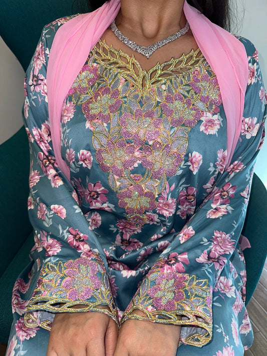 Turquoise and pink mkhawar with matching Shiela
