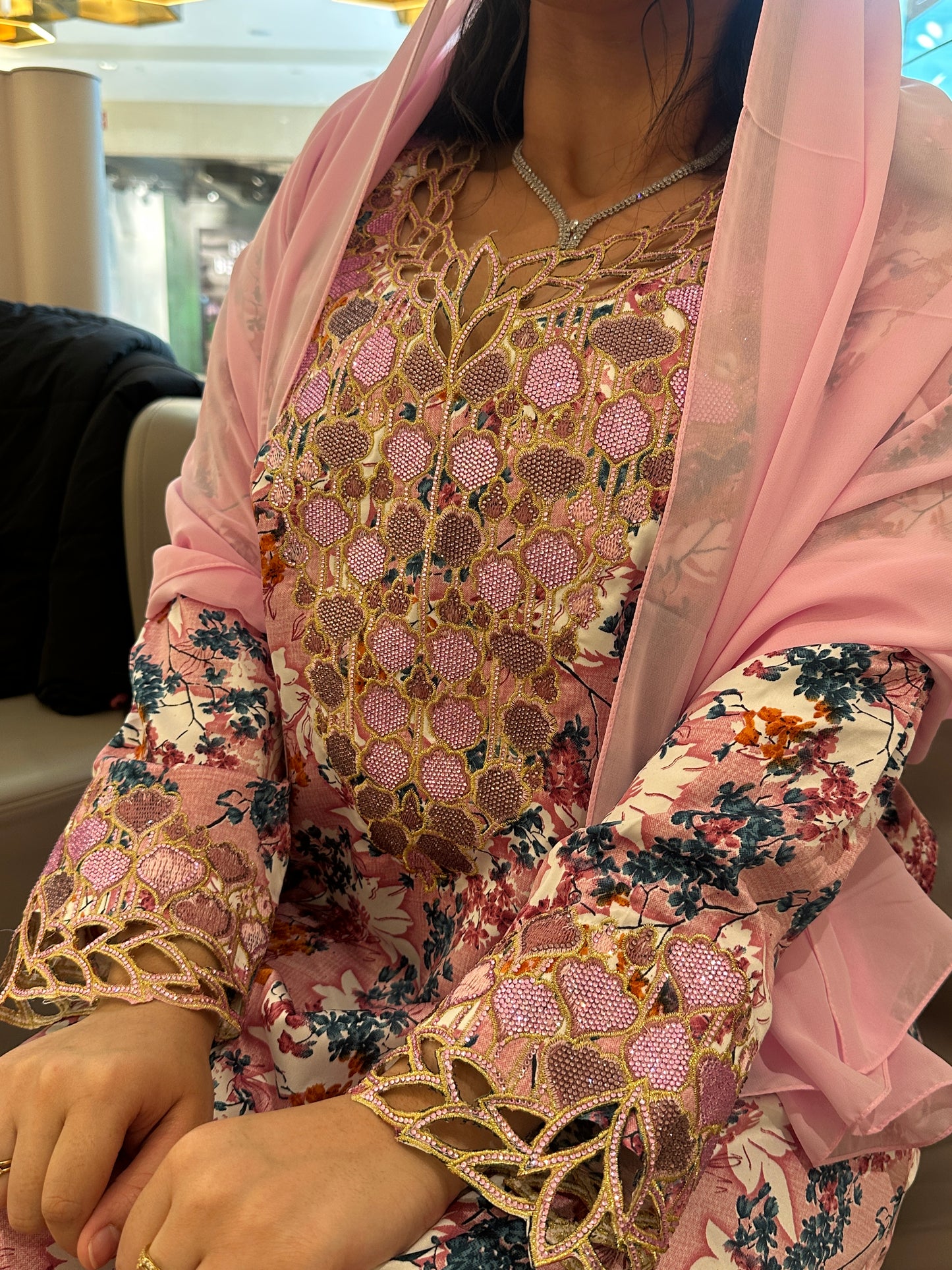 Pink mkhawar with matching while